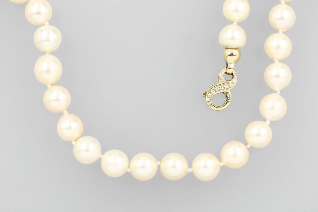 Long necklace of cultured akoya pearls (1 of 1)