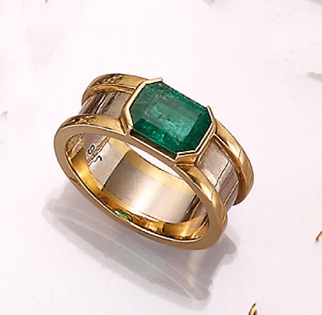 18 kt gold ring with emerald (1 of 1)