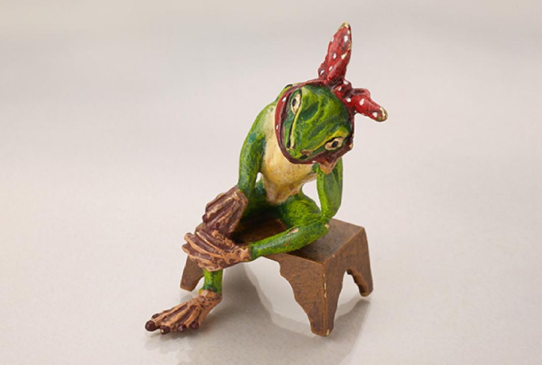 Vienna bronze signed Franz Bermann: Vienna bronze signed Franz Bermann, sitting frog with toothache on stool, colorfully painted, approx. 5 x 3 cm