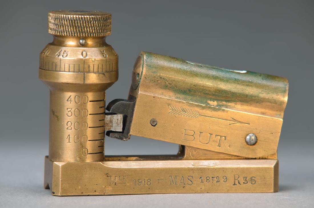 Straightener for Garnet or mortar, France, dated 1918: Straightener for Garnet or mortar, France, dated 1918, marked: Mle 1918- MAS 18F29 R 36, brass massive, with dragonfly and vernier adjustment, function not examined, traces of usage, approx. 7x9x2cm