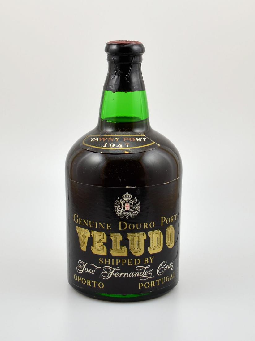 1 bottle 1947 Tawny Port Veludo Genuine Douro Port: 1 bottle 1947 Tawny Port Veludo Genuine Douro Port, filling level: approx into neck, label slightly soiled and damaged, not tasted