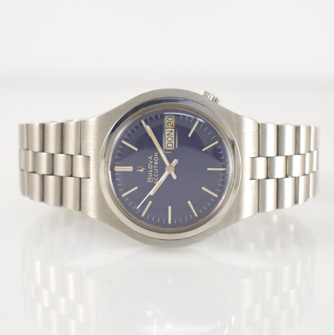 BULOVA ACCUTRON nearly mint tuning fork movement: BULOVA ACCUTRON nearly mint tuning fork movement gents wristwatch in steel, Switzerland around 1970, screwed down case, winding crown at 4, integrated stainless steel bracelet with deployant clasp, re
