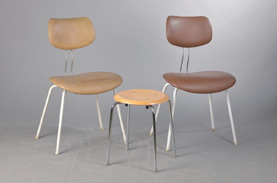 5 chairs, design Egon Eiermann, Wilde & Spith,steel: 5 chairs, design Egon Eiermann, Wilde & Spith,steel tube, partly white lacquered, with different leatherette covers, spine adjustable, approx. 82 x 48 x 48 cm, back marked on the rear side pommel, two