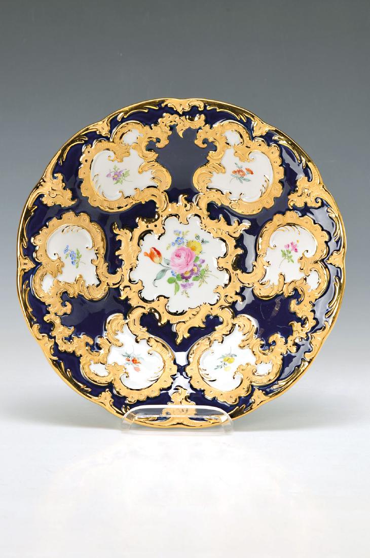 pompous plate and vase, Meissen, 2. H. 20. th c., (1 of 2)