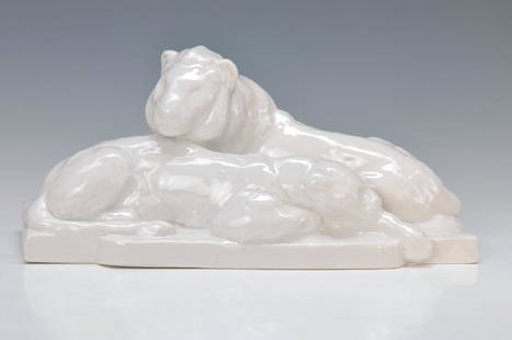 figurine, August Gaul for Meissen, Model A 1056: figurine, August Gaul for Meissen, Model A 1056, molding 30/1940s, lying pair of lions, white, on pedestal signed, A. Gaul, 11 x 25 x 11.5 cm