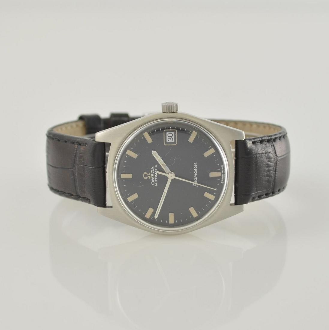 OMEGA Seamaster gents wristwatch in steel: OMEGA Seamaster gents wristwatch in steel, Switzerland around 1968, self winding, screwed down case reference 166.041, original winding crown, black dial restored, date at 3, silvered hands, pink gild