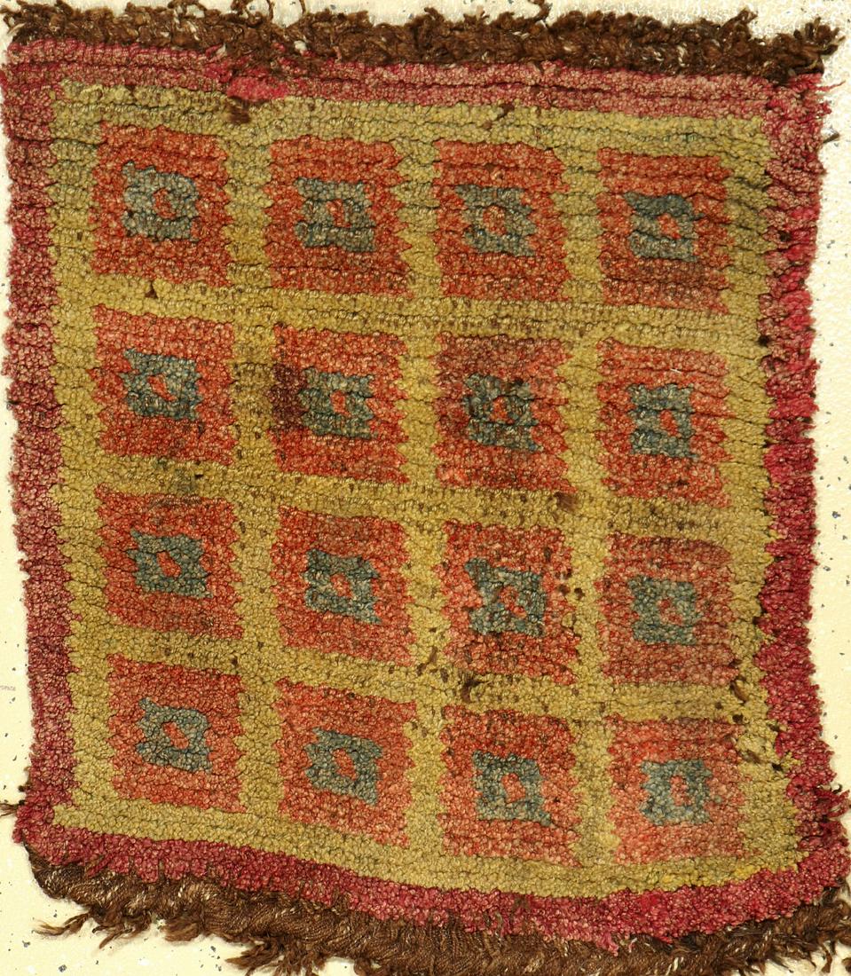 Tibetan Wangden Drumtze meditation rug antique: Tibetan Wangden Drumtze meditation rug antique, Tibet, 19th century, wool on wool, approx. 73 x 63 cm, from the Koos de Jong collection, condition: 3. Special-Auction: Antique, old and decorative rugs
