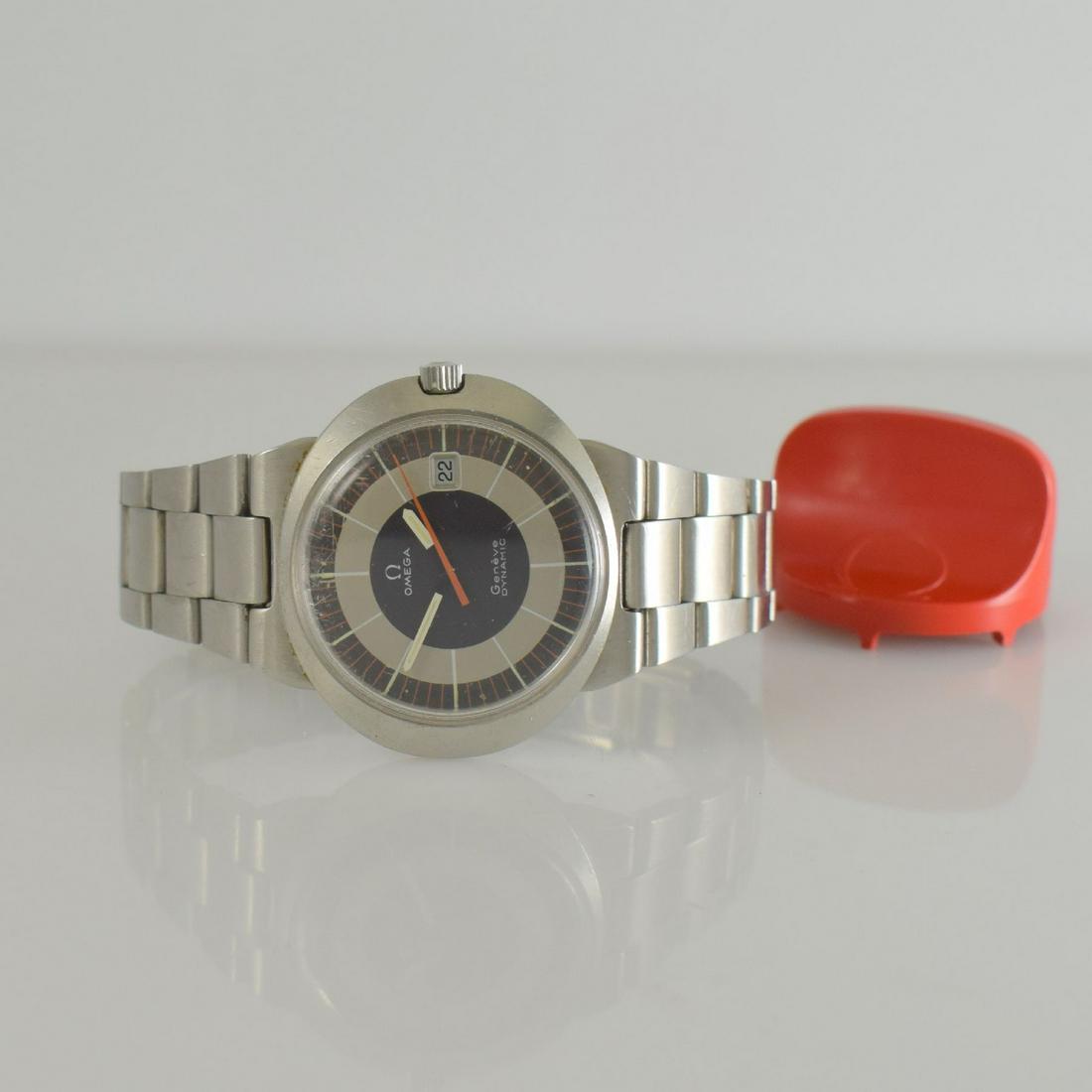 OMEGA Geneve Dynamic gents wristwatch: OMEGA Geneve Dynamic gents wristwatch in stainless steel, Switzerland around 1969, self winding, monocoque-case including bracelet with deployant clasp, 2-coloured dial, black/white hands, orange seco