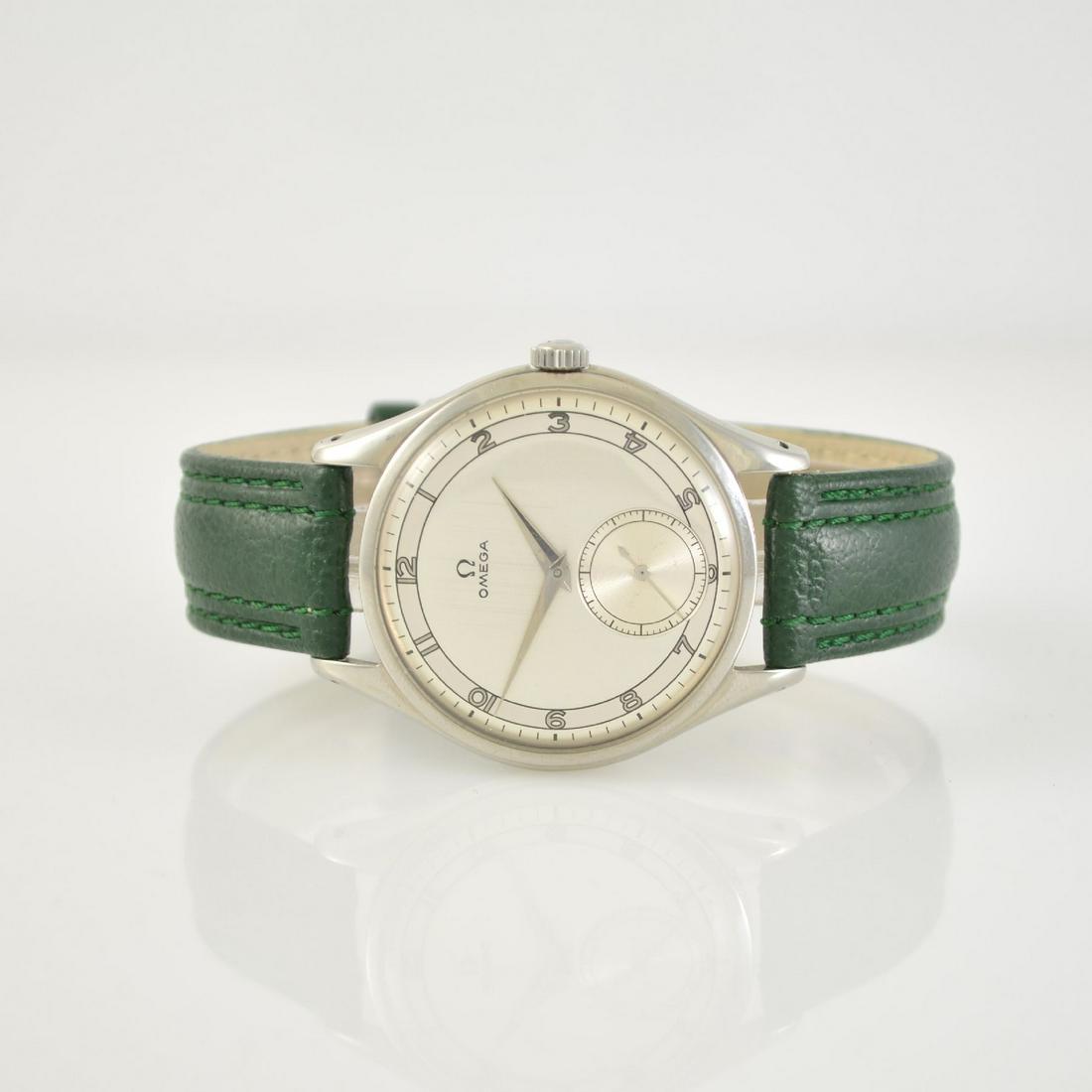 OMEGA oversized gents wristwatch in stainless steel: OMEGA oversized gents wristwatch in stainless steel, manual winding, Switzerland around 1952, reference 2505-16, snap on case back and bezel, dial with Arabic hours restored, silvered dauphine hands, 