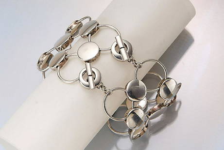 GEORG JENSEN bracelet, Denmark: GEORG JENSEN bracelet, Denmark , silver 925,movable, num. 464, Design: Regitze Overgaard, l. approx. 19 cm, w. approx. 4 cm, T-bar lock