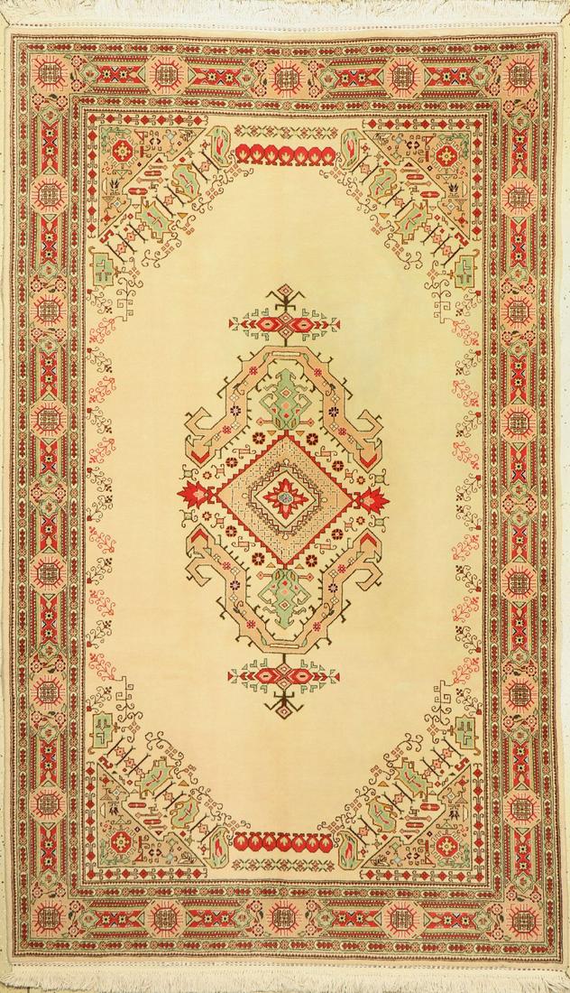 Tabriz Tabatabai, India, approx. 40 years, wool on (1 of 1)
