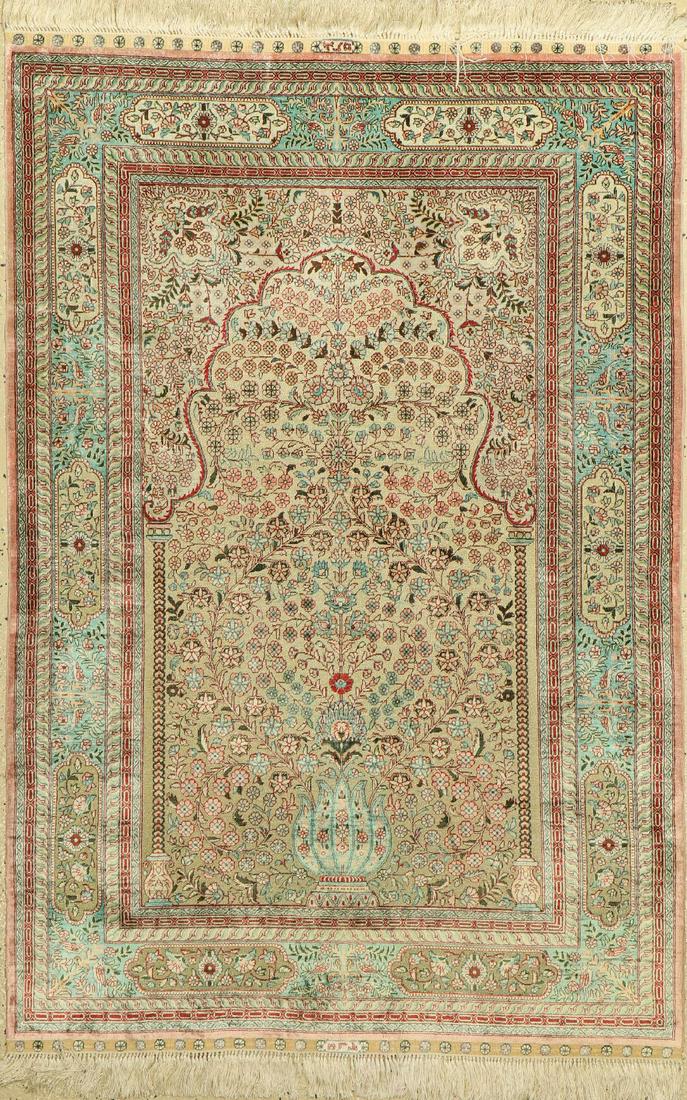 Hereke silk fine, China, approx. 40 years, pure natural: Hereke silk fine, China, approx. 40 years, pure natural silk, (metal brocaded), approx. 140 x 94 cm, approx. 1 million Kn/sm, condition: 2.Rugs, Carpets & Flatweaves