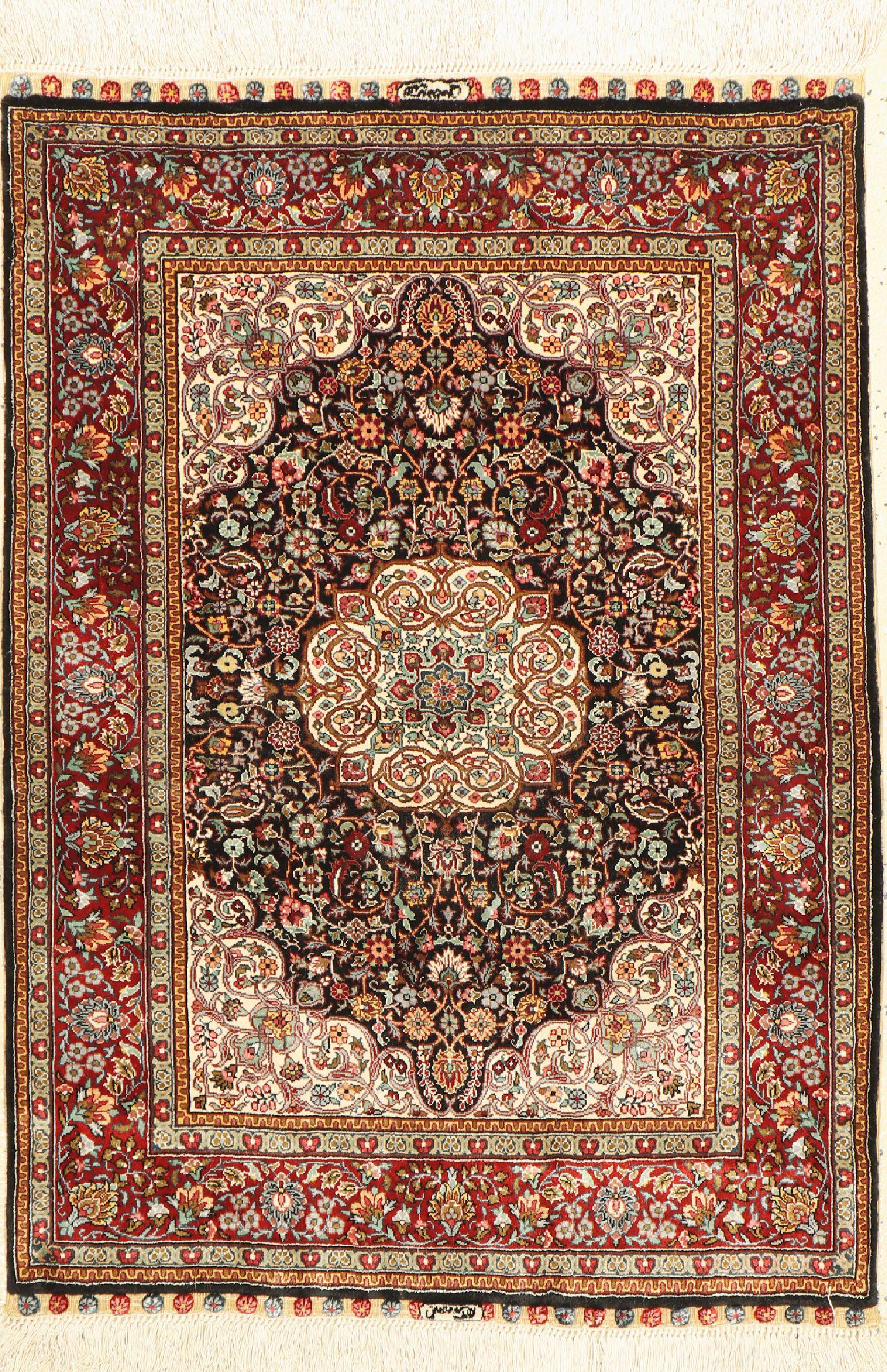Hereke silk fine, China, approx. 40 years, pure natural: Hereke silk fine, China, approx. 40 years, pure natural silk, approx. 92 x 63cm approx. 1.0 million kn/sm, condition: 2.Rugs & Carpets