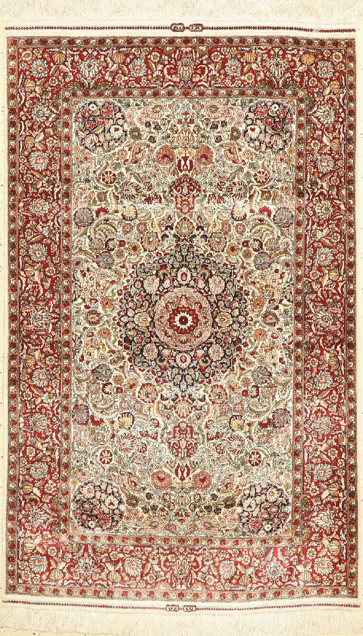Hereke silk fine, China, approx. 40 years, pure natural: Hereke silk fine, China, approx. 40 years, pure natural silk, approx. 154 x 93cm approx. 1.0 million kn/sm, condition: 2.Rugs & Carpets