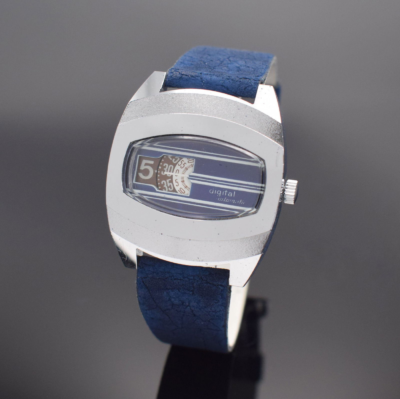 DIGITAL Automatic wristwatch with digital display (1 of 6)