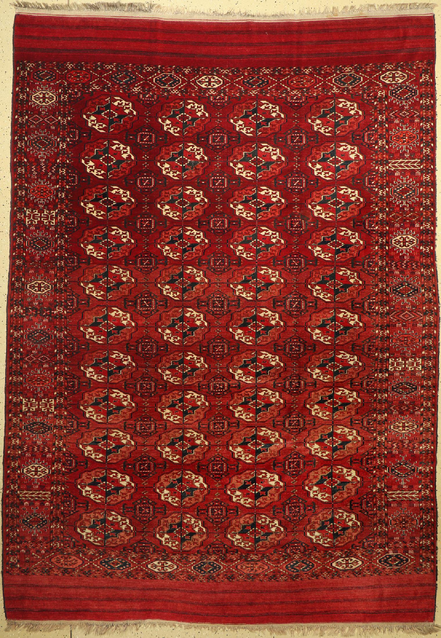 Main carpet, Turkmenistan, around 1900, wool on wool (1 of 1)