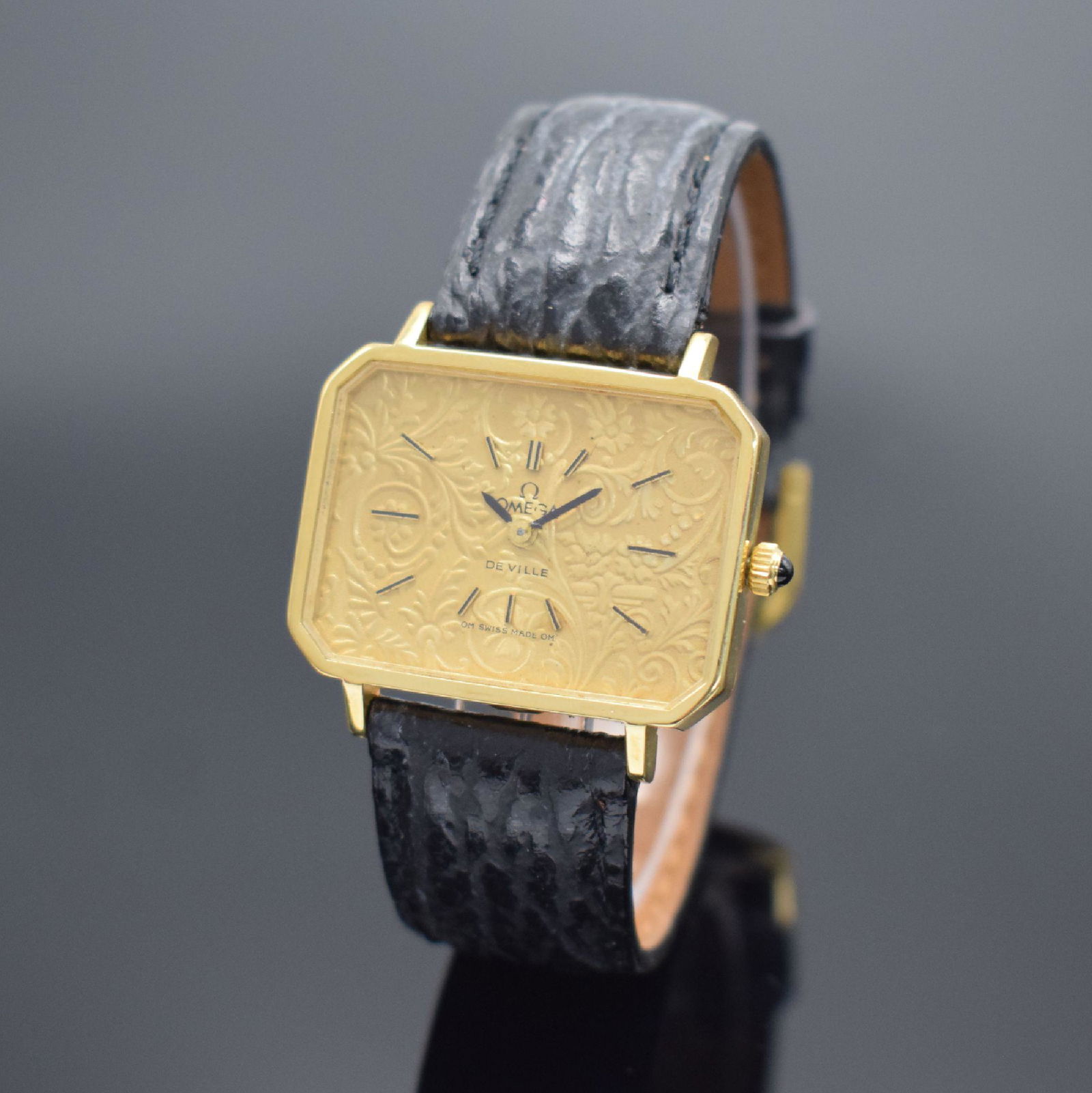 OMEGA Emeraude rare 18k yellow gold wristwatch: OMEGA Emeraude rare 18k yellow gold wristwatch designed by Andrew Grima reference 5110379, Switzerland around 1970, manual winding, two- piece construction case, snap on case back, lavish floral struc