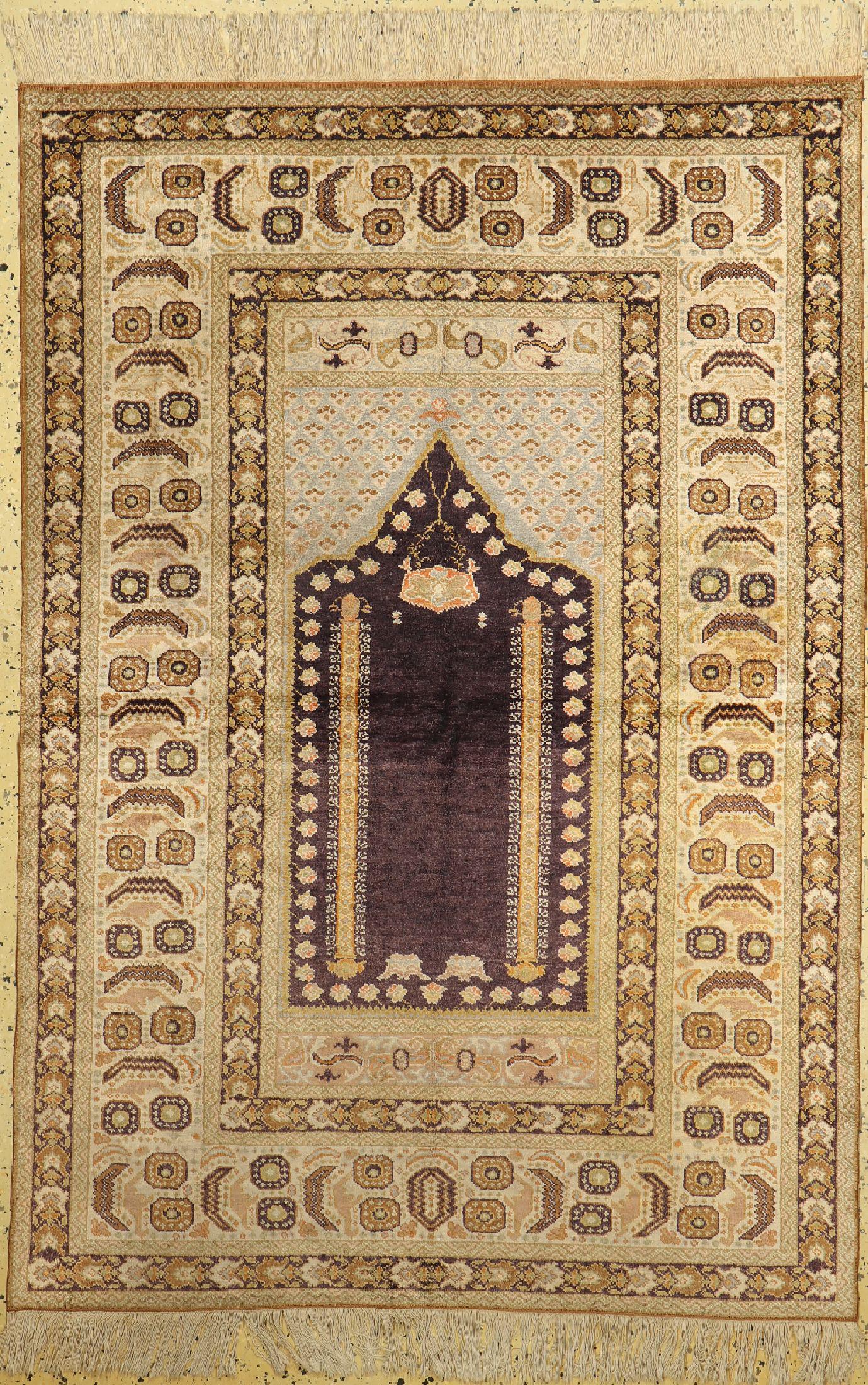 Seiden Kayseri, Turkey, around 1950, silk on cotton: Seiden Kayseri, Turkey, around 1950, silk on cotton, approx. 175 x 120 cm, condition: 1-2 .Rugs, Carpets & Flatweaves
