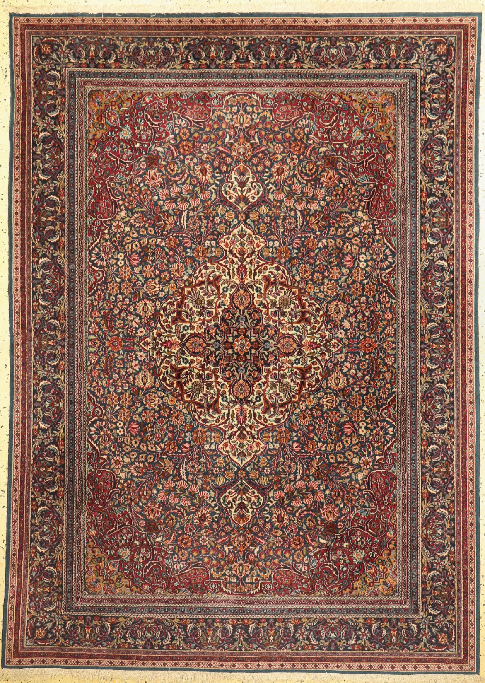 Lahor fine, Pakistan, approx. 50 years, wool on cotton: Lahor fine, Pakistan, approx. 50 years, wool on cotton, approx. 214 x 154 cm, condition: 2.Rugs, Carpets & Flatweaves