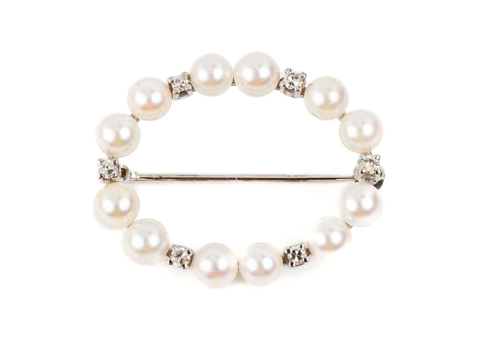 Oval 18 kt gold pearl-diamond-brooch (1 of 1)