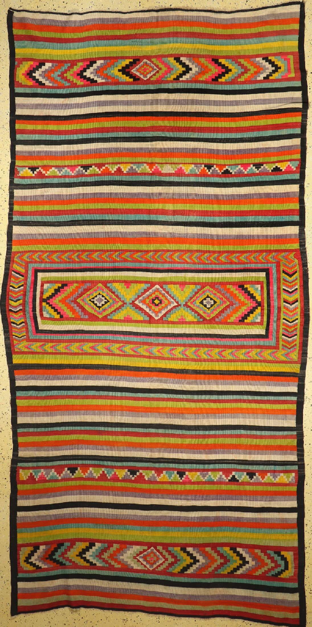 Kilim, Morocco, approx. 60 years, wool on wool (1 of 5)