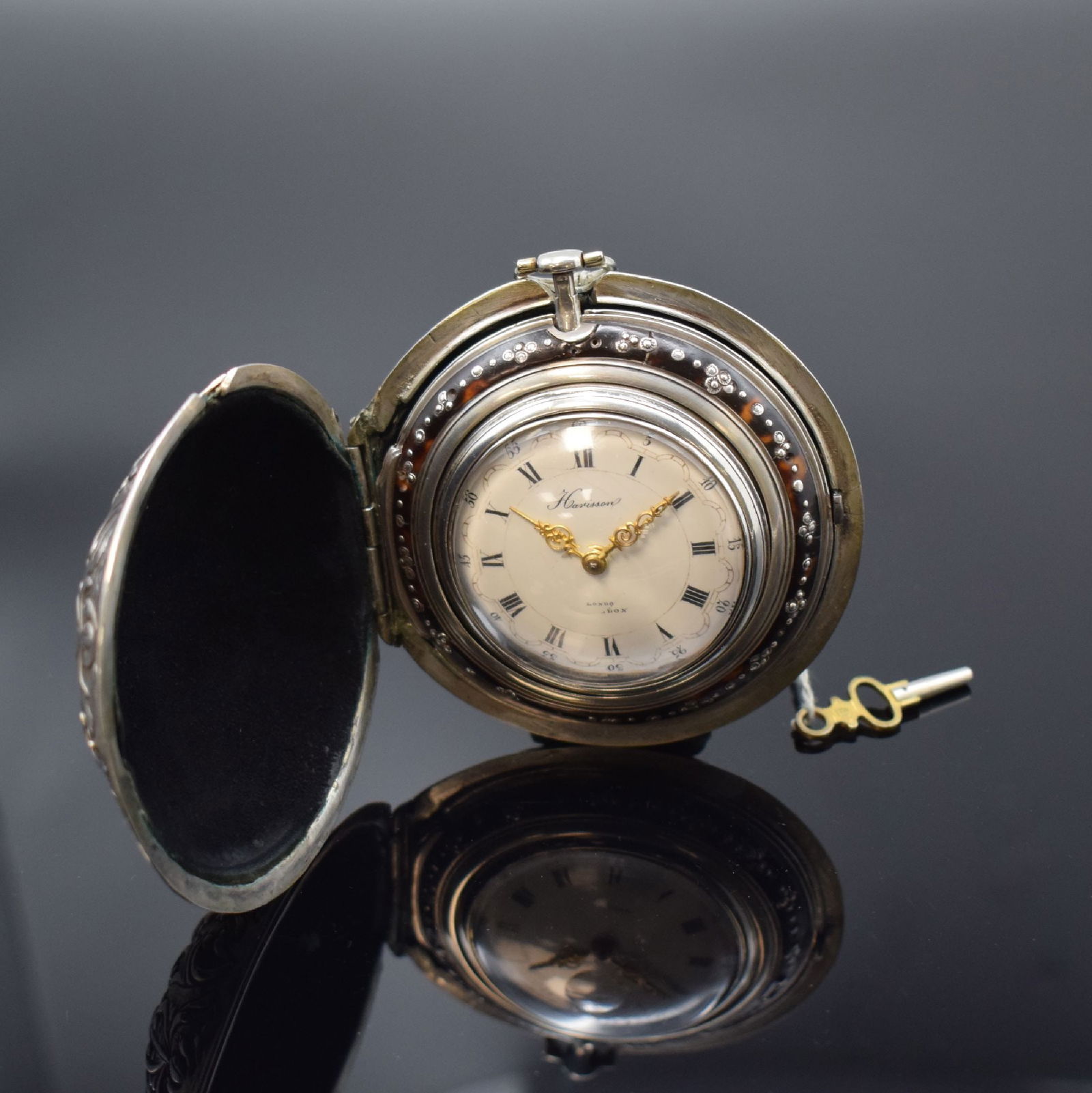 HARISSON London big verge pocket watch with 3 outer cases: HARISSON London big verge pocket watch with 3 outer cases in silver, London hallmark 1792, smooth case dent, smooth outer case with big lateral hinge, second outer case tortoise- shell with silvered n