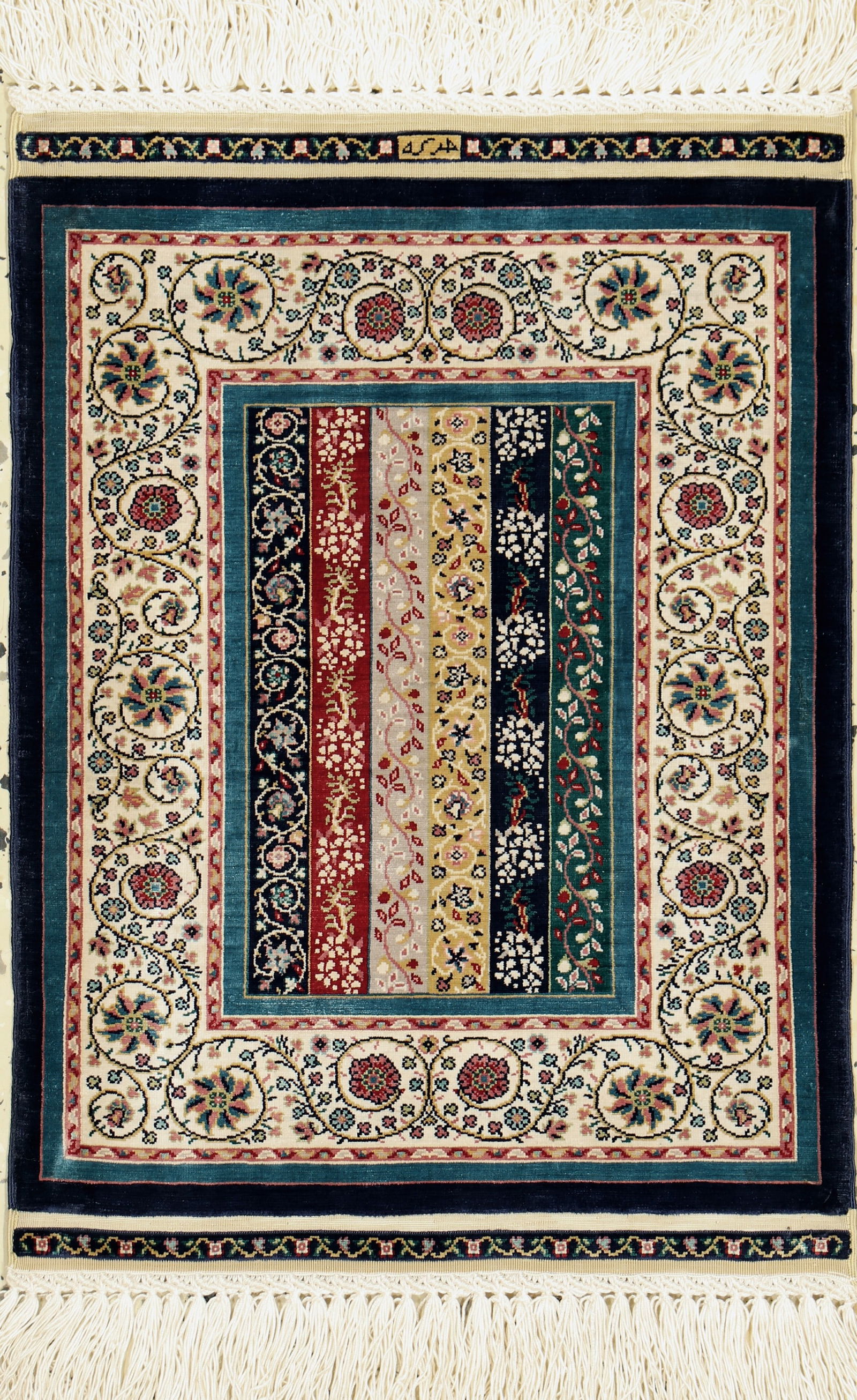 Hereke silk finely signed, Turkey, end of 20thcentury (1 of 4)