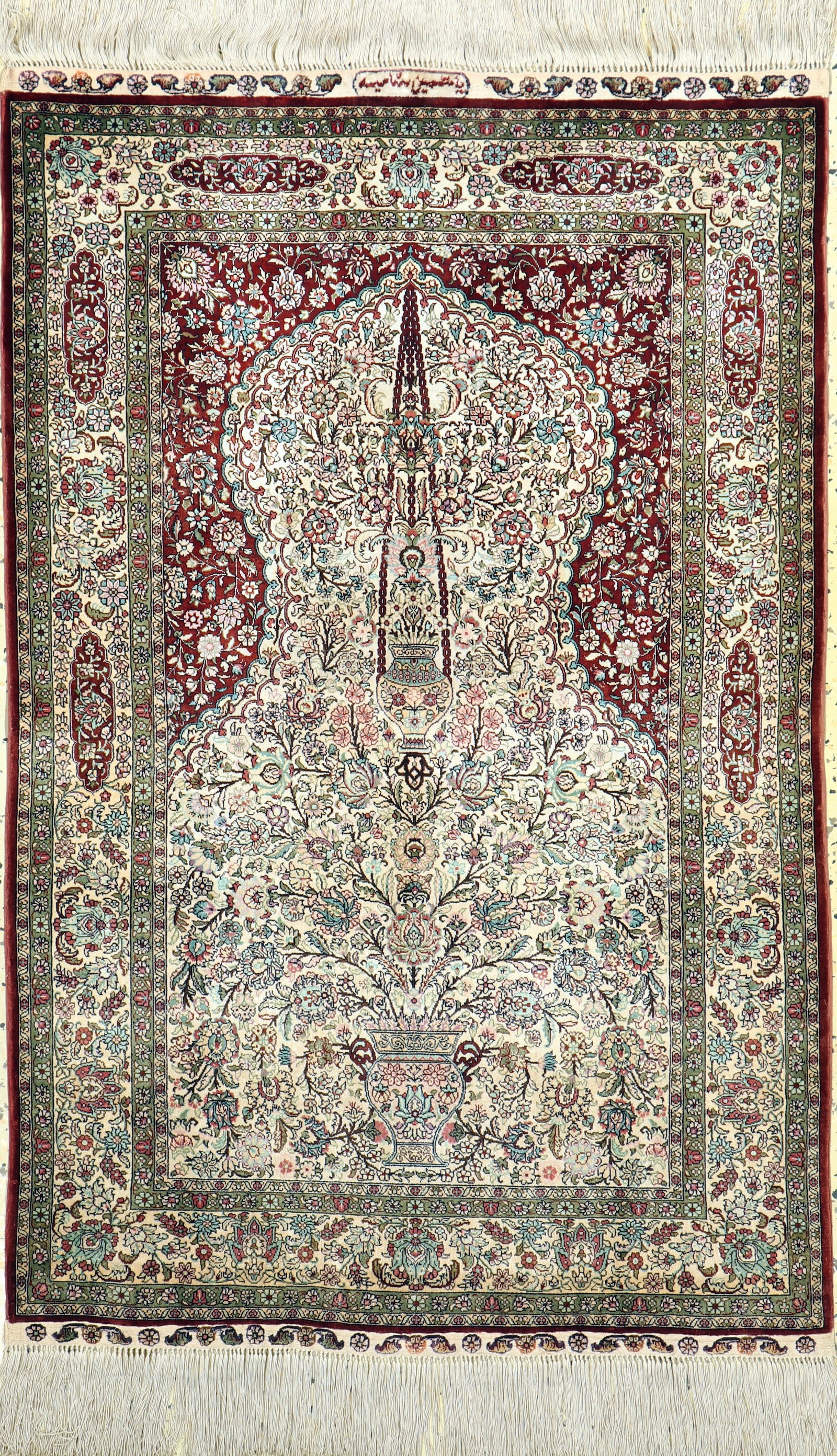 Hereke silk fine, China, end of 20th century, pure natural: Hereke silk fine, China, end of 20th century, pure natural silk, approx. 130 x 80 cm, condition: 1-2. Rugs, Carpets and Flatweaves