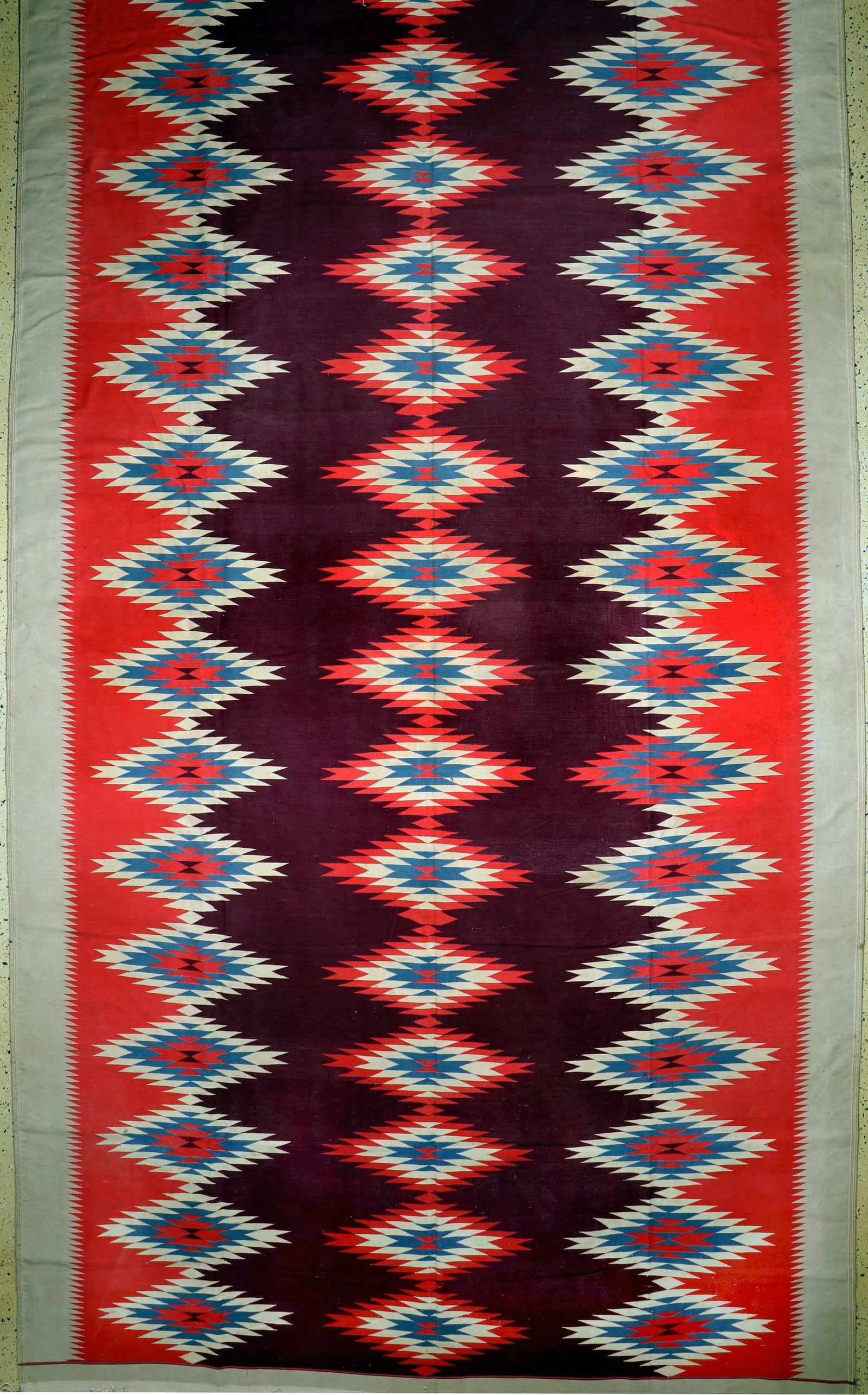 Duri Kilim, India, mid-20th century, mercerized: Duri Kilim, India, mid-20th century, mercerized cotton, approx. 490 x 280 cm, in need of cleaning, condition: 2. Orientalrugs, Carpets, Textiles and Flatweaves