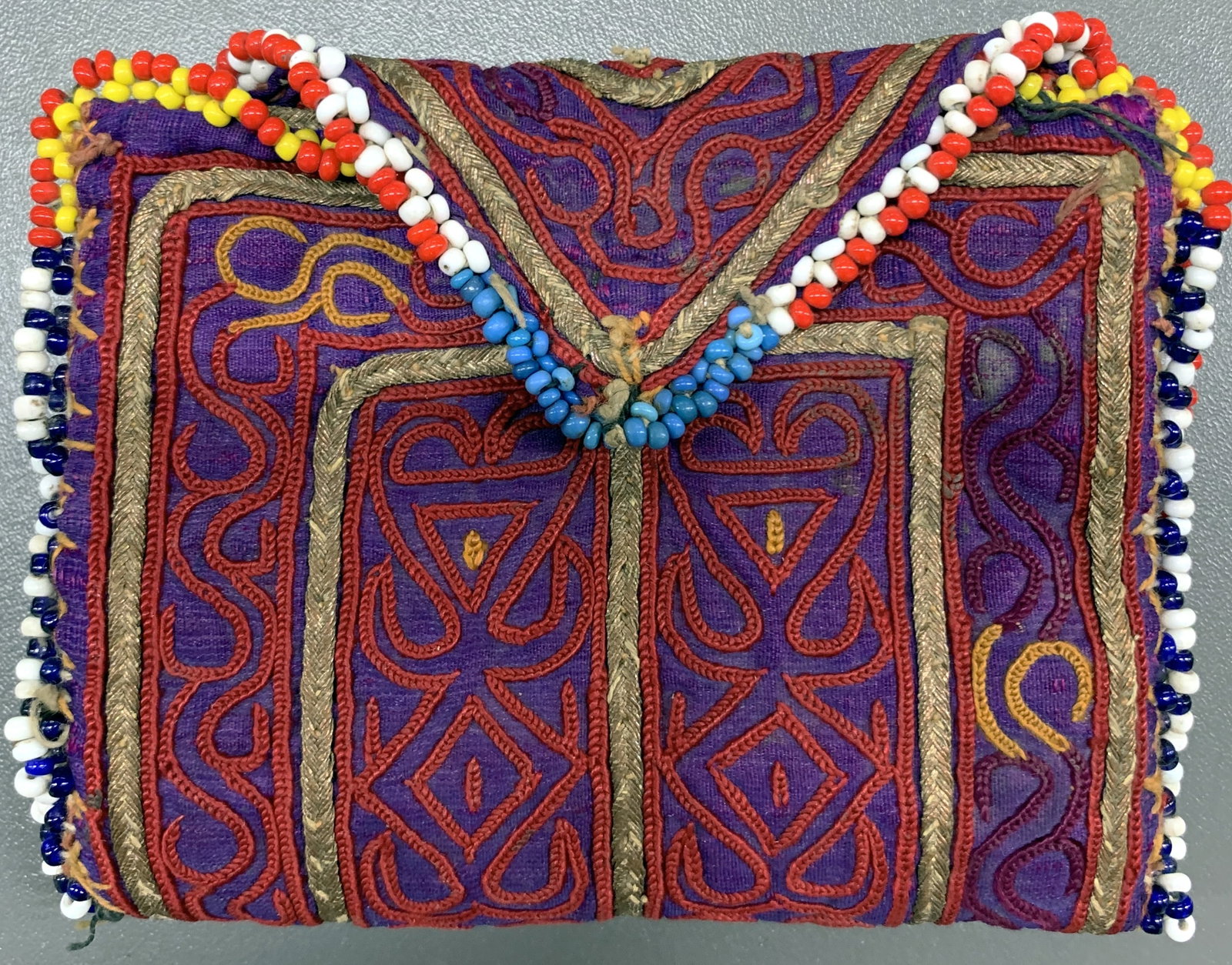 #'Purse#', Uzbekistan, early 20th century, silk metal: #'Purse#', Uzbekistan, early 20th century, silk metal embroidery, approx. 18 x 12 cm, condition: 2. Orientalrugs, Carpets, Textiles and Flatweaves