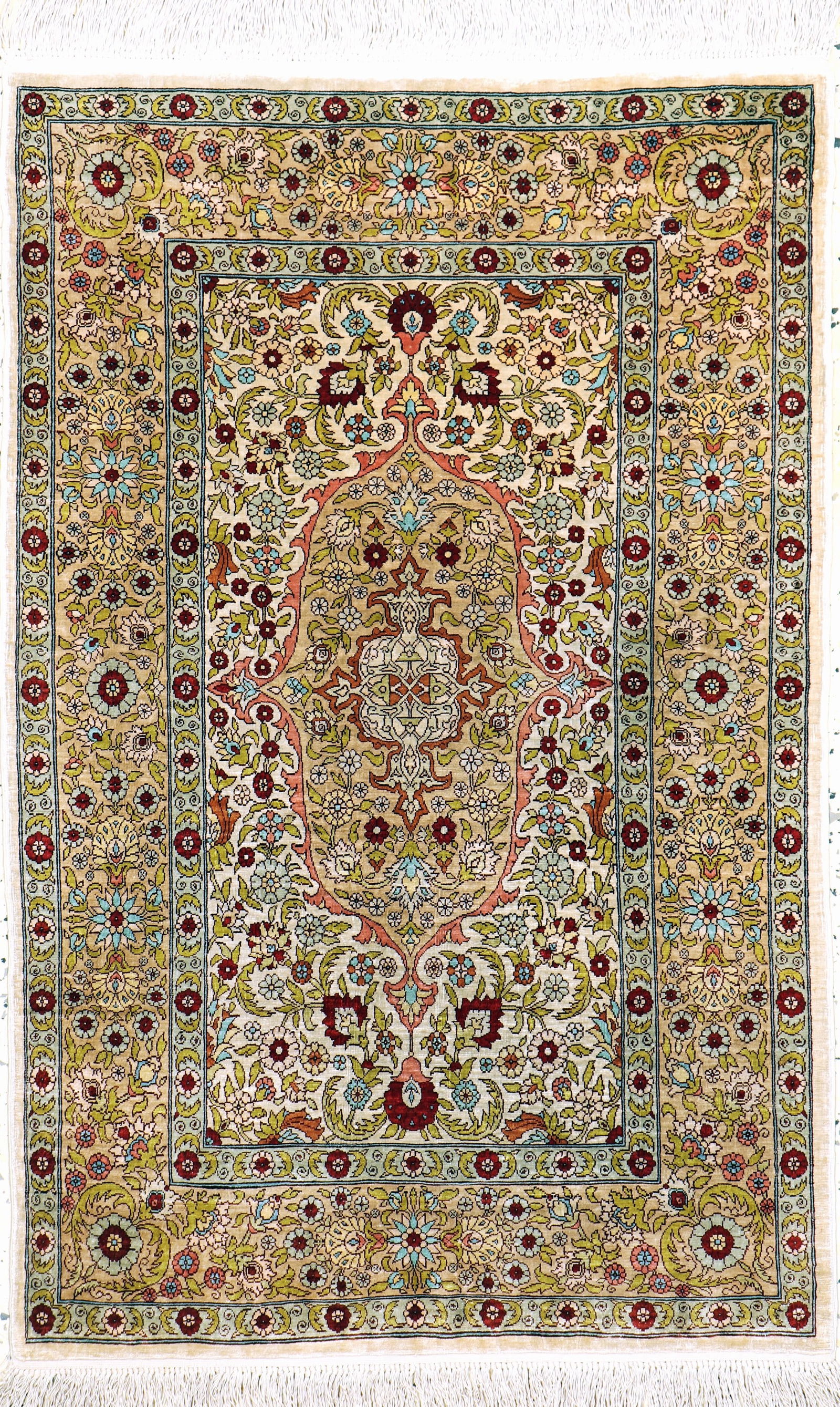 Hereke silk fine, Turkey, mid 20th century, pure natural: Hereke silk fine, Turkey, mid 20th century, pure natural silk, approx. 95 x 62 cm, condition: 2 (soiled). Rugs, Carpets & Flatweaves