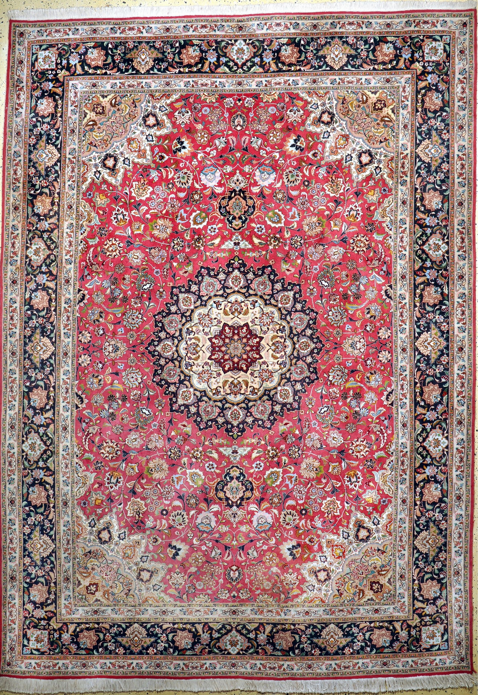 Tabriz fine (50 Raj), Persia, late 20th century (1 of 9)