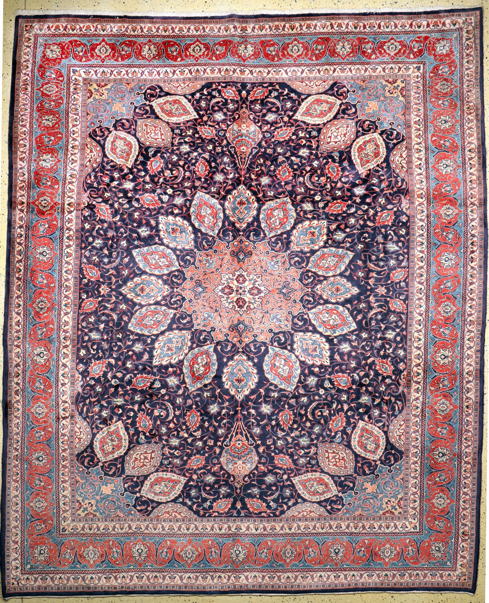 Saruk, Persia, mid 20th century, wool on cotton: Saruk, Persia, mid 20th century, wool on cotton, approx. 357 x 294 cm, condition: 2. Rugs, Carpets & Flatweaves
