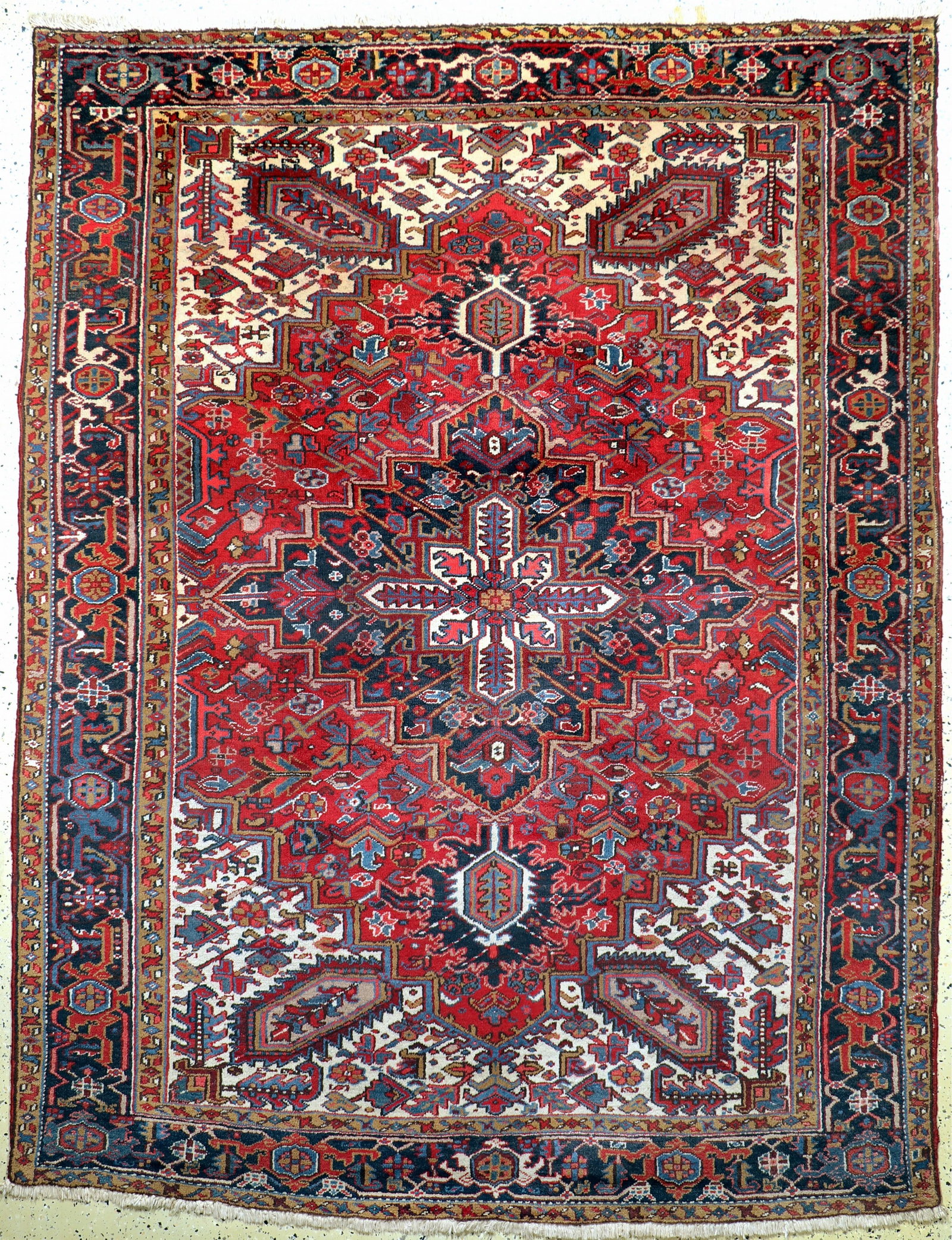 Heriz, Persia, mid 20th century, wool on cotton: Heriz, Persia, mid 20th century, wool on cotton, approx. 290 x 220 cm, condition: 2. Rugs, Carpets & Flatweaves