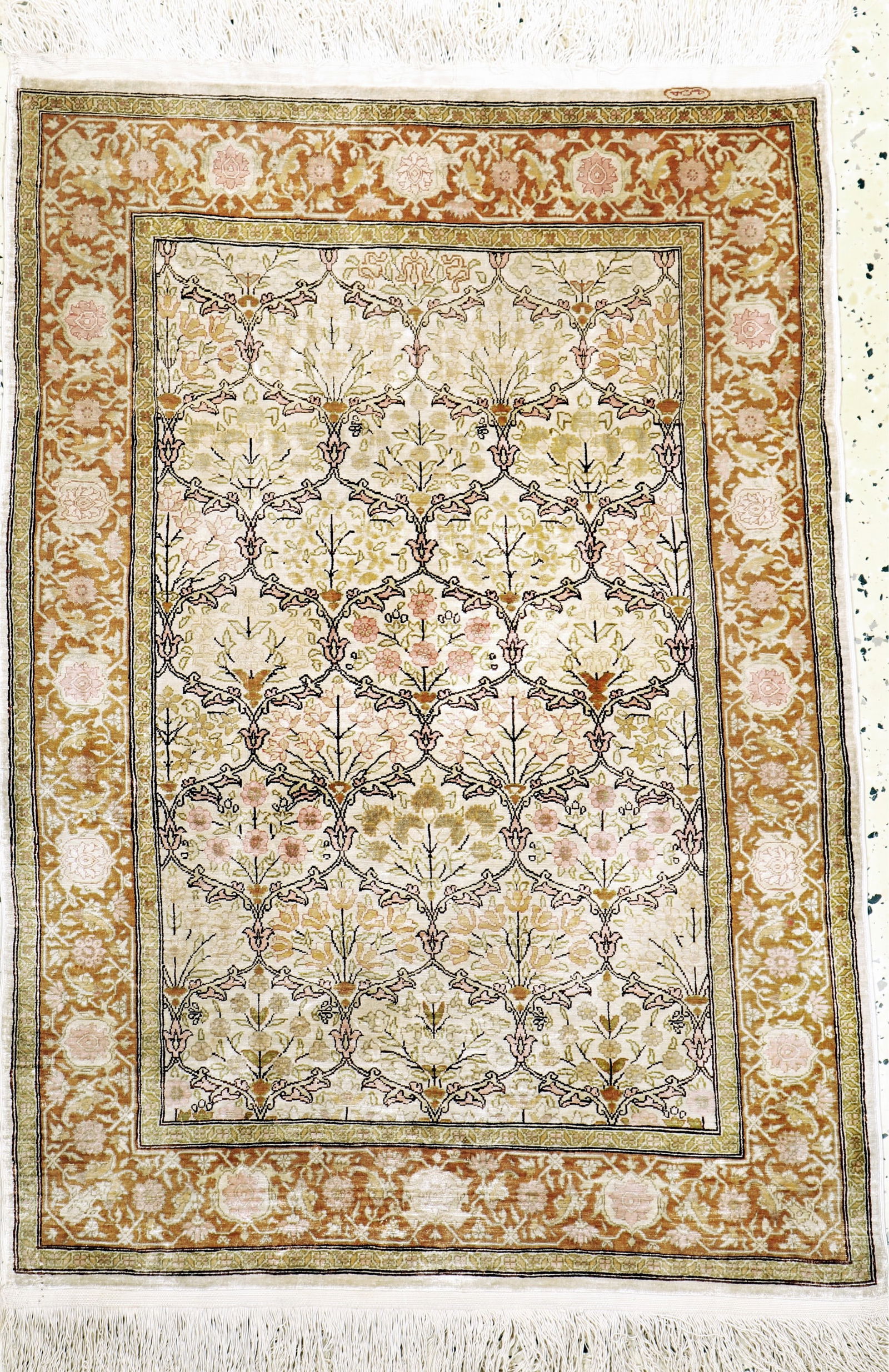 Hereke silk signed, Turkey, mid -20th century,pure natural: Hereke silk signed, Turkey, mid -20th century,pure natural silk, approx. 89 x 63 cm, approx.1.0 million kn/sm, condition: 2. Rugs Carpets & Flatweaves condition Overall condition 1 almost perfect cond