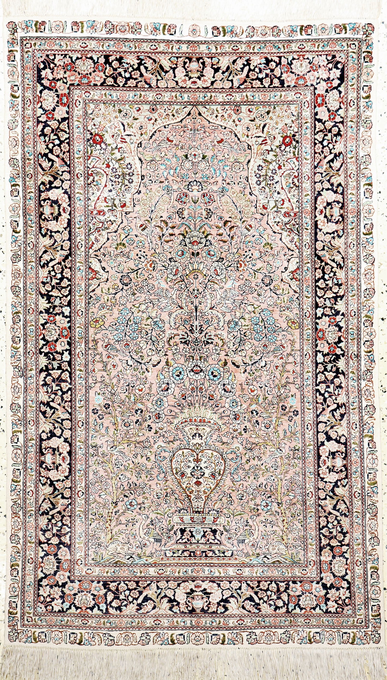 Hereke silk fine, China, late 20th century, pure natural: Hereke silk fine, China, late 20th century, pure natural silk, approx. 155 x 93 cm, approx. 1.0 million kn/sm, condition: 2. Rugs Carpets & Flatweaves condition Overall condition 1 almost perfect cond