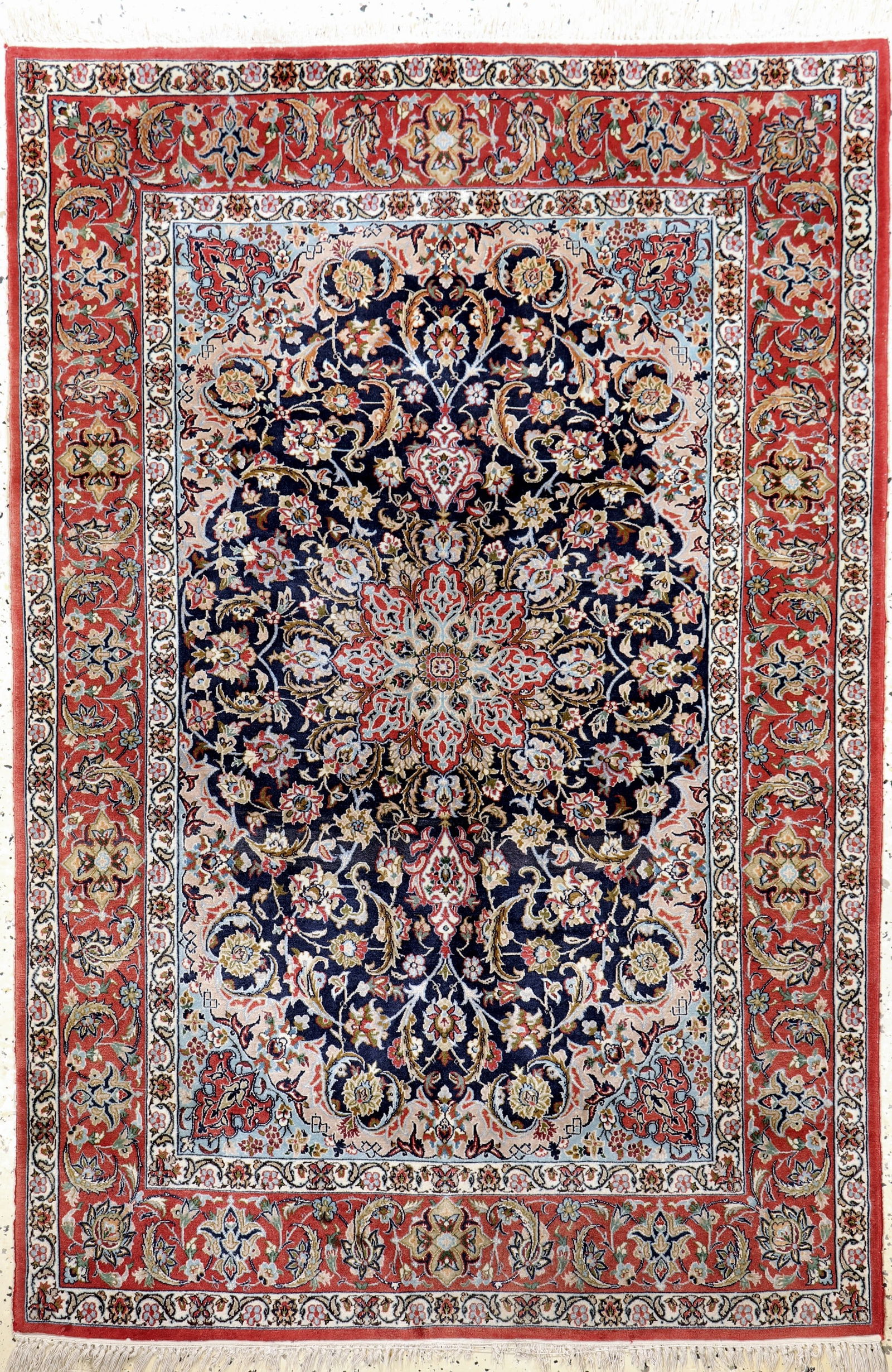 Isfahan fine, Persia, mid 20th century, corkwool: Isfahan fine, Persia, mid 20th century, corkwool with and on silk, approx. 163 x 112 cm, approx. 1.0 million kn/sm, condition: 2. Rugs, Carpets and Flatweaves