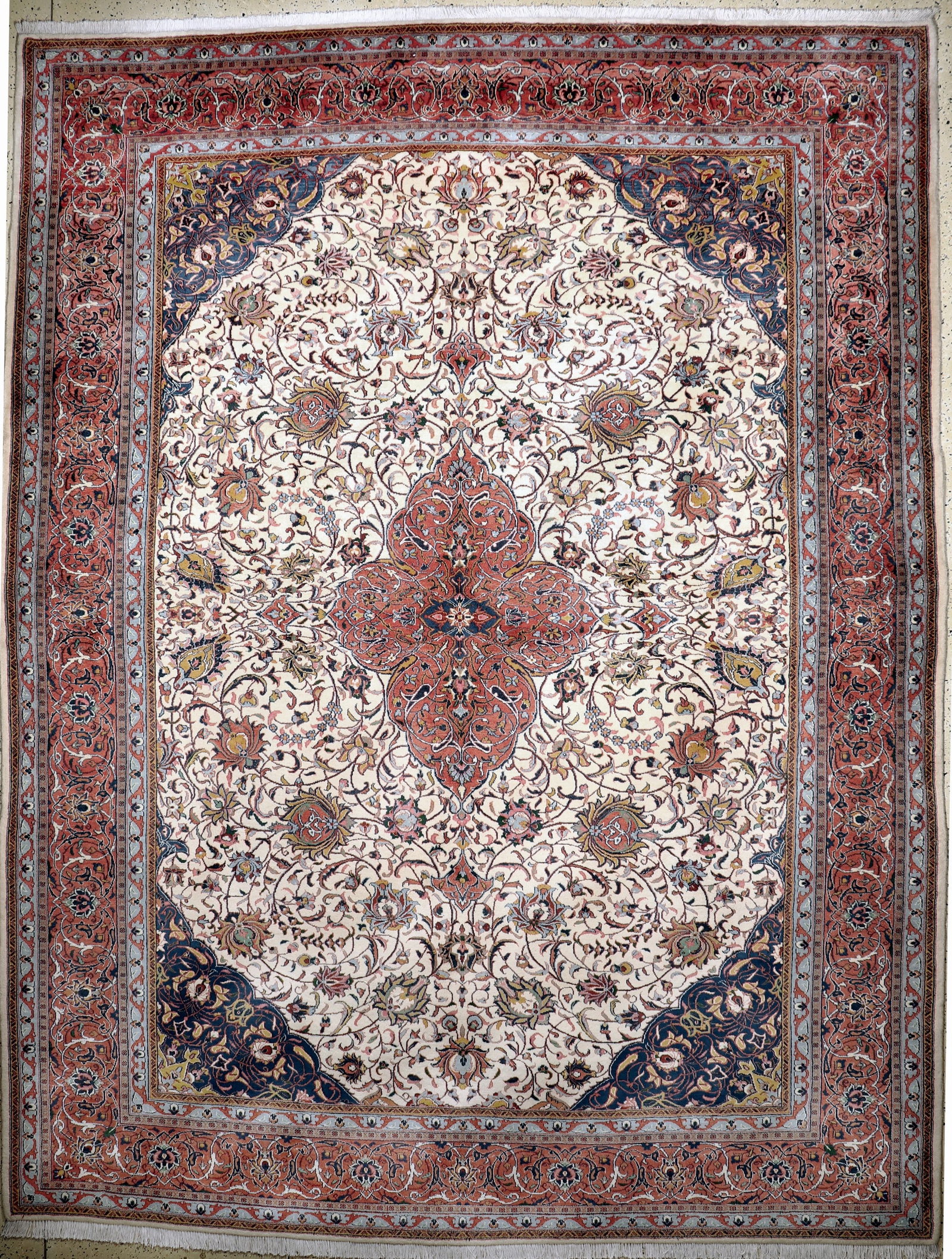 Saruk, Persia, late 20th century, wool on cotton: Saruk, Persia, late 20th century, wool on cotton, approx. 390 x 300 cm, condition: 1-2. Rugs, Carpets and Flatweaves