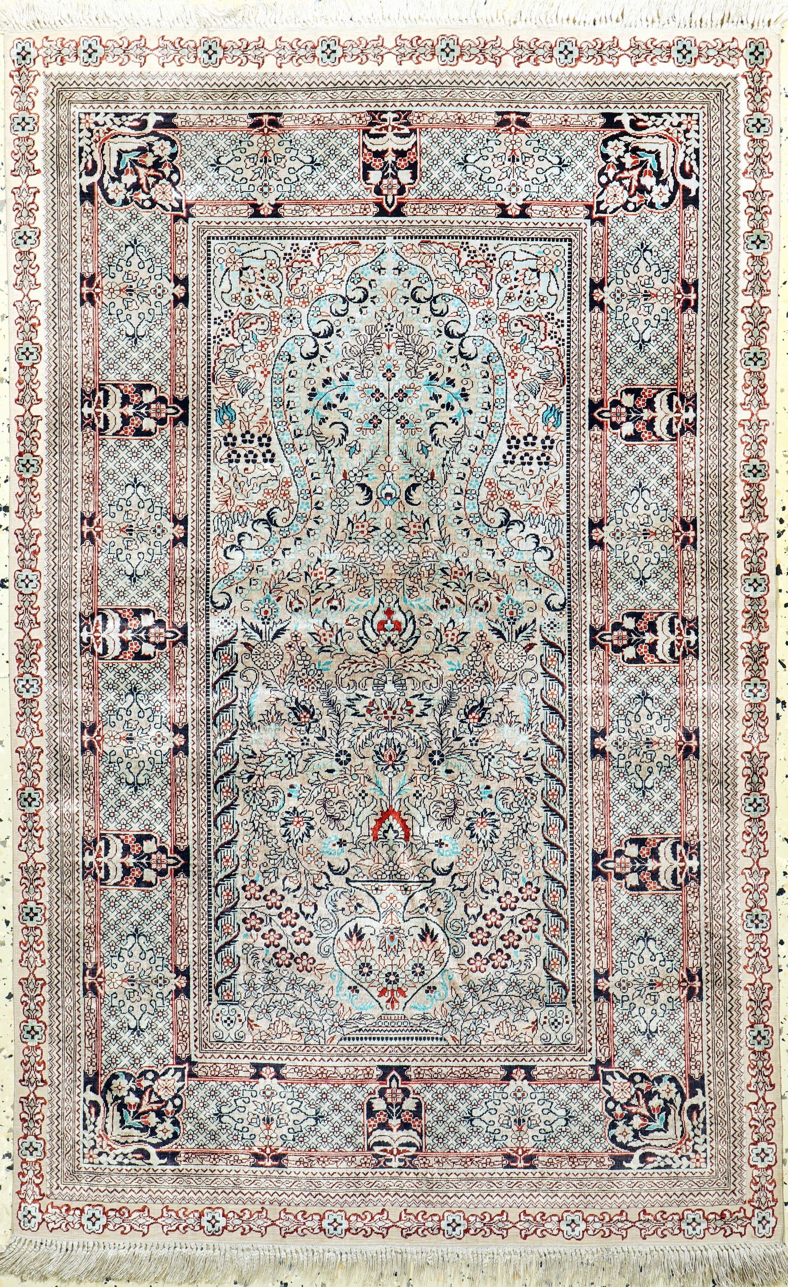Hereke silk fine, China, mid -20th century, pure natural: Hereke silk fine, China, mid -20th century, pure natural silk, approx. 123 x 78 cm, condition: 2. Rugs, Carpets & Flatweaves