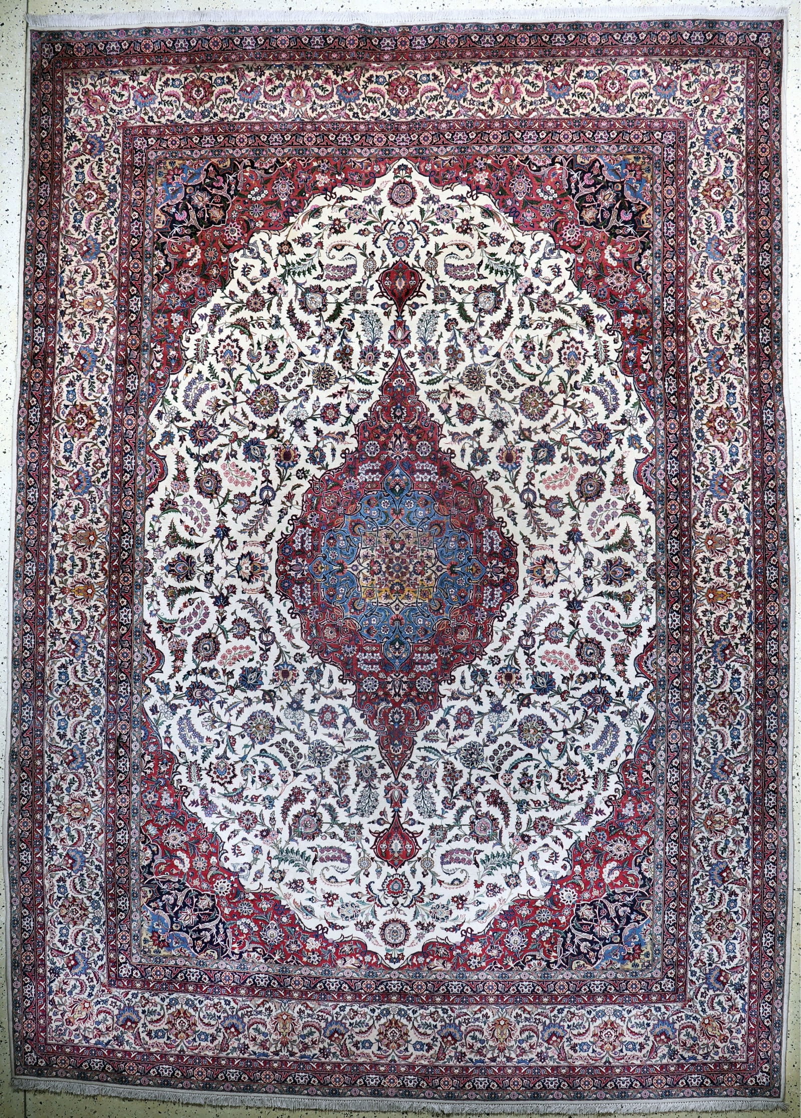 Kashan cork fine, Persia, mid -20th century, corkwool on: Kashan cork fine, Persia, mid -20th century, corkwool on cotton, approx. 347 x 251 cm, condition: 2. Rugs, Carpets and Flatweaves