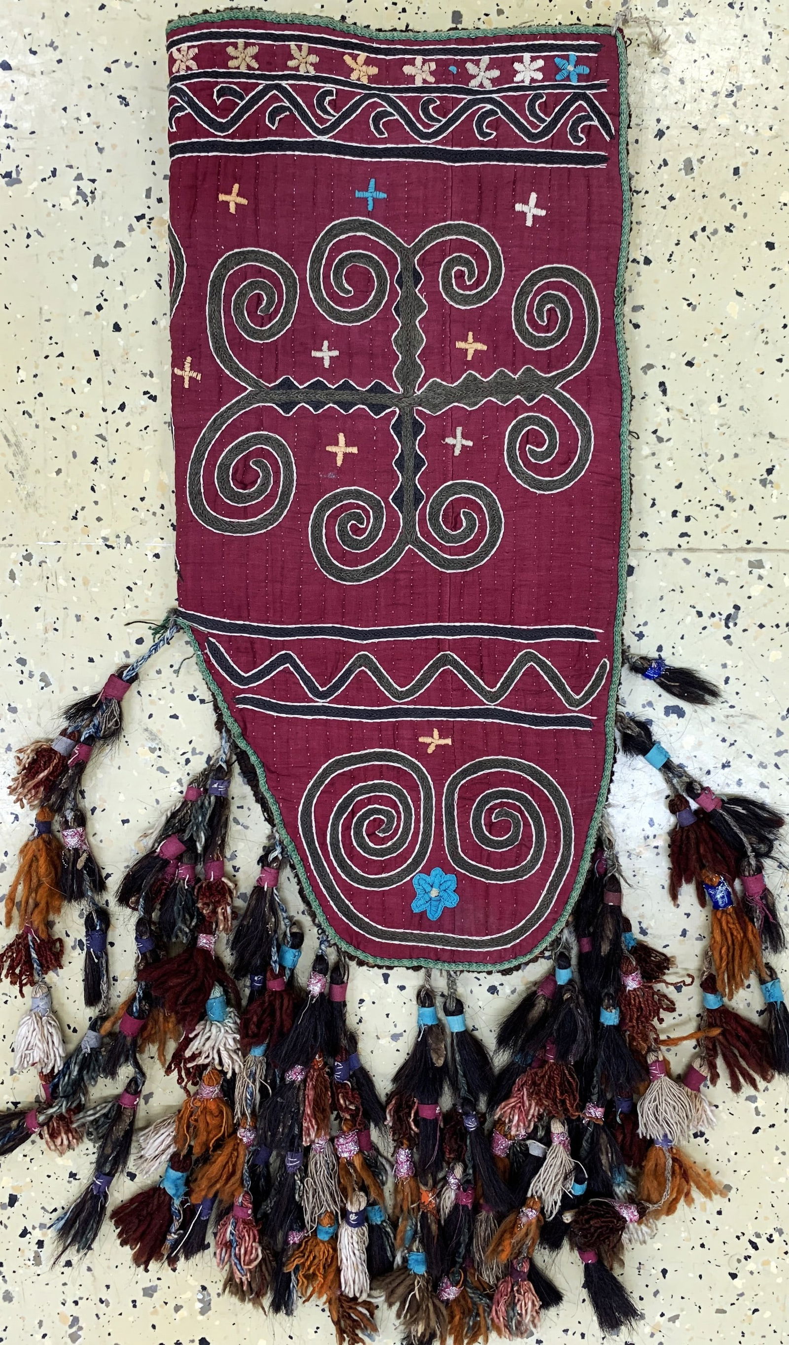 Okbash antique, Uzbekistan, around 1900, embroidered: Okbash antique, Uzbekistan, around 1900, embroidered with silk on felt, approx. 69 x 34 cm, condition: 2. Antique, old and decorative collector Orientalrugs, Carpets, Textiles and Flatweaves