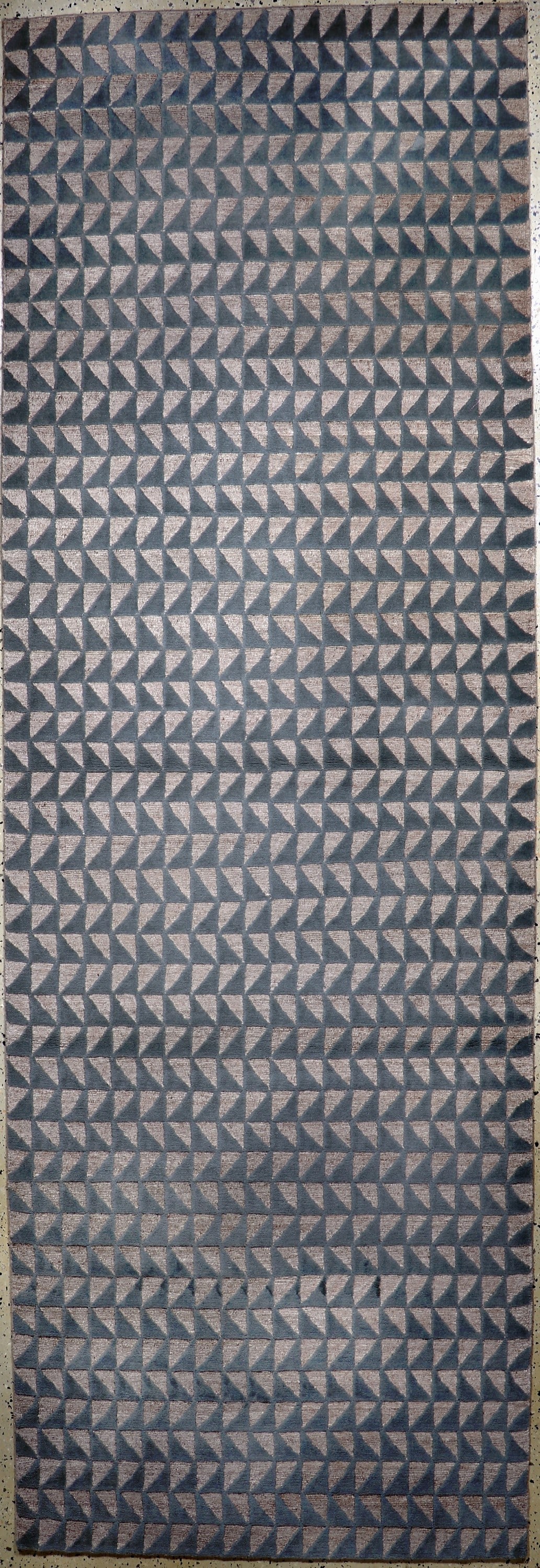 Nepal fine#'relief#', late 20th century, wool on cotton: Nepal fine#'relief#', late 20th century, wool on cotton, approx. 373 x 125 cm, condition: 1 -2. Commissioned work. Rugs, Carpets & Flatweaves