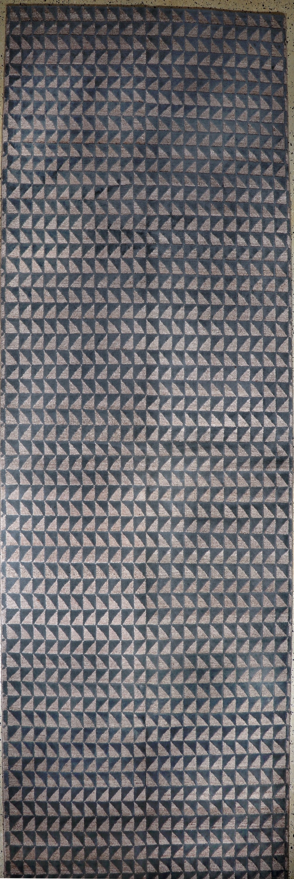 Nepal fine#'relief#', late 20th century, wool on cotton: Nepal fine#'relief#', late 20th century, wool on cotton, approx. 460 x 145 cm, condition: 1 -2. Commissioned work. Rugs, Carpets & Flatweaves