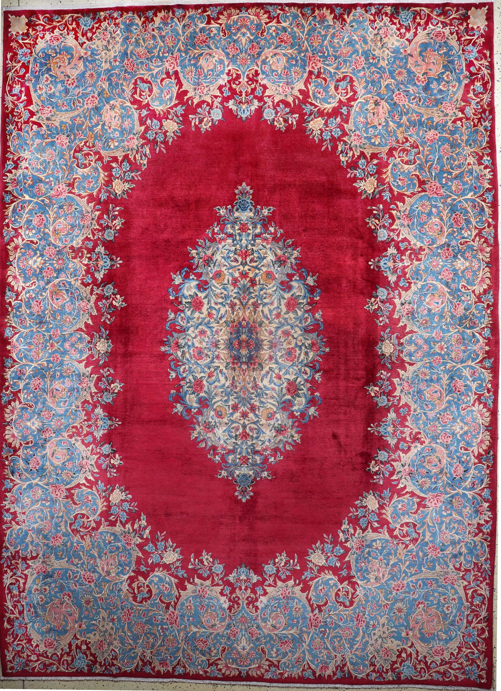 Kirman cork fine Persia, signed # 'Ardjmandan #', early (1 of 11)