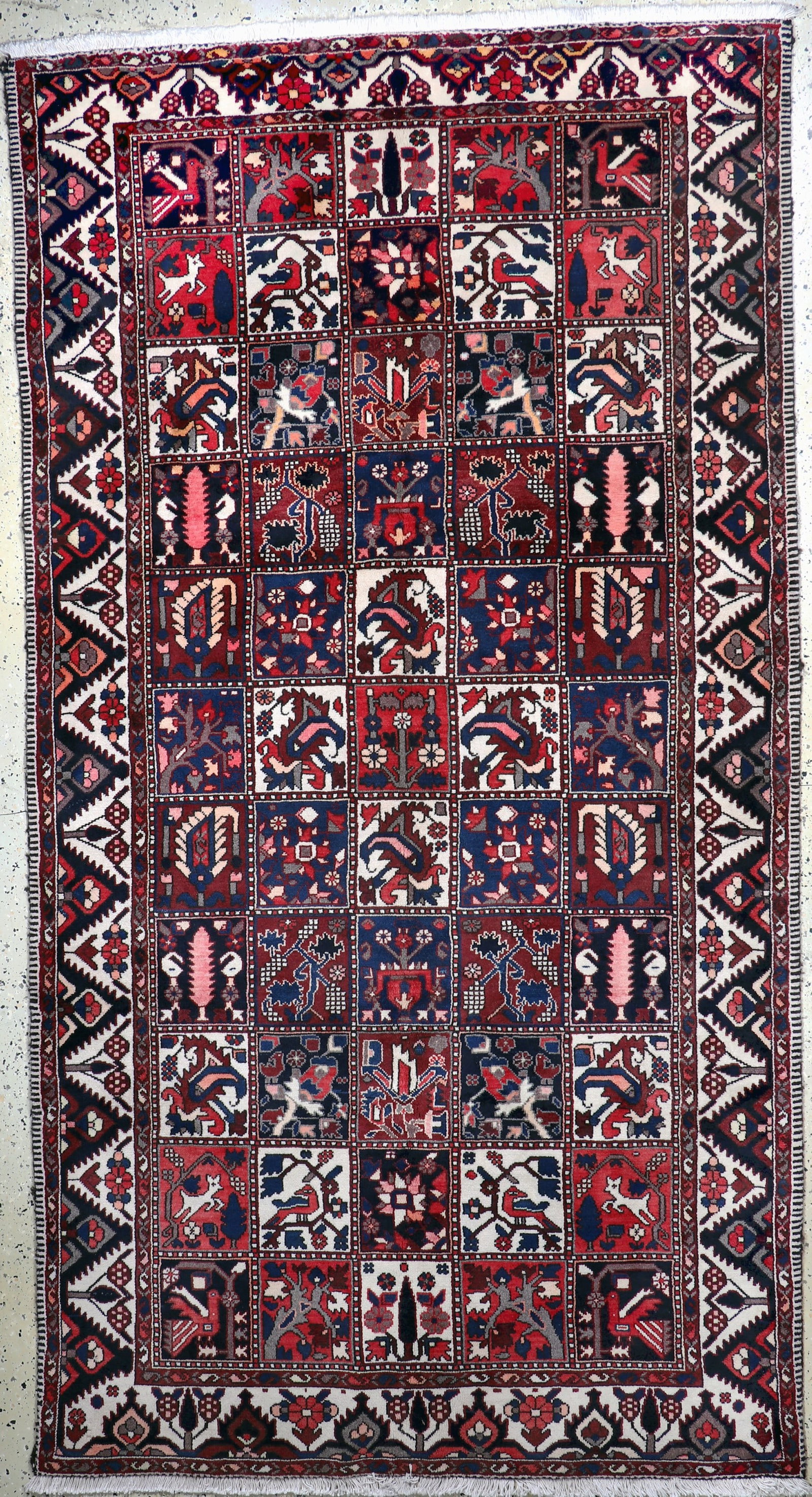 Bakhtiar, Persia, mid-20th century, wool on cotton: Bakhtiar, Persia, mid-20th century, wool on cotton, approx. 290 x 155 cm, condition: 2, (Shirasi damaged). Rugs, Carpets & Flatweaves
