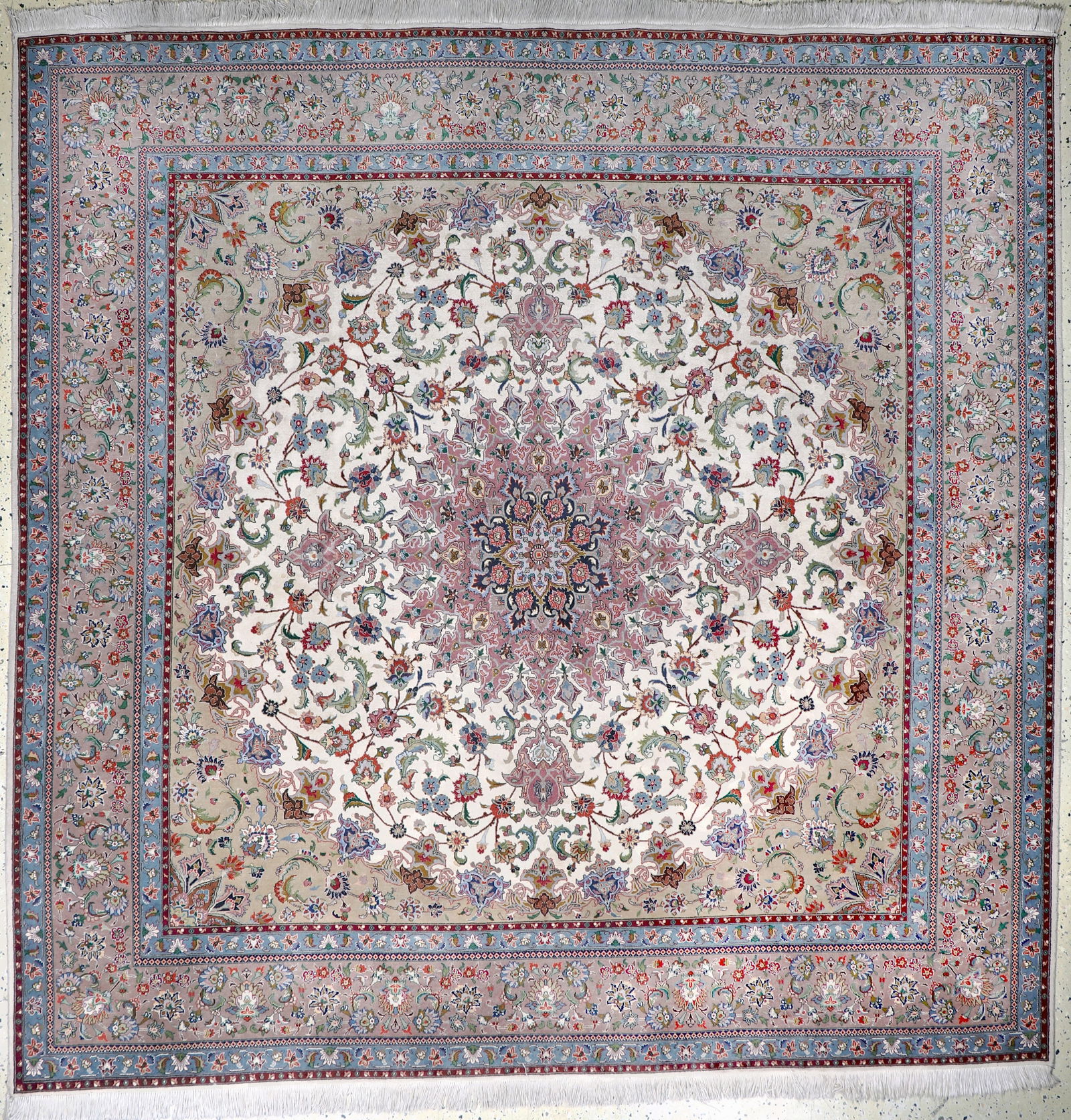 Tabriz fine (50 Raj), Persia, mid-20th century: Tabriz fine (50 Raj), Persia, mid-20th century, corkwool with silk, approx. 246 x 246cm, approx. 500,000 Kn/sm, condition: 2, (minimal moth damage on edge). Rugs, Carpets &Flatweaves