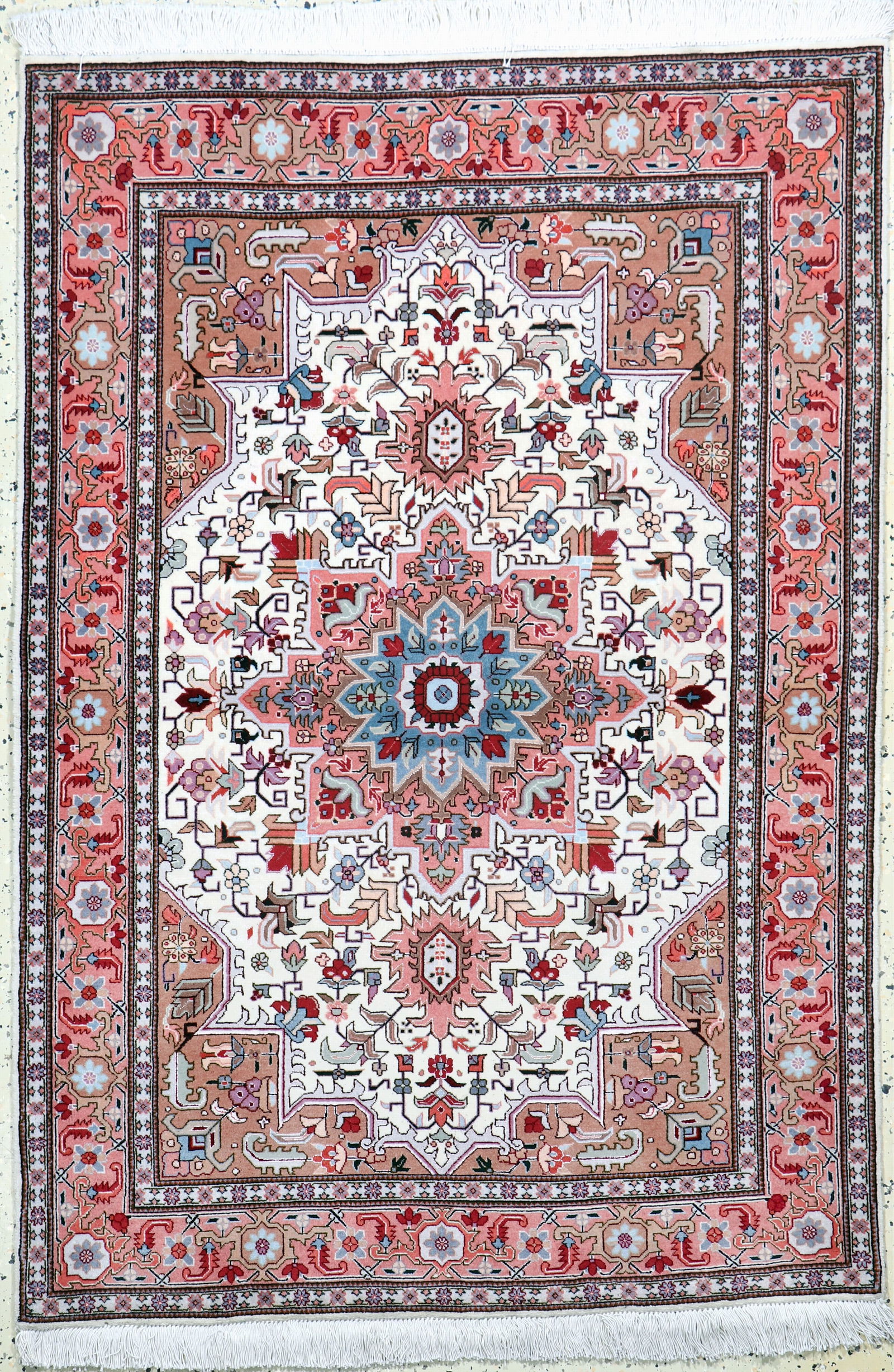 Taebriz fine(50 Raj), Persia, late 20th century: Taebriz fine(50 Raj), Persia, late 20th century, corkwool with silk, approx. 160 x 105 cm, approx. 500,000 Kn/sm, condition: 2. Rugs, Carpets & Flatweaves