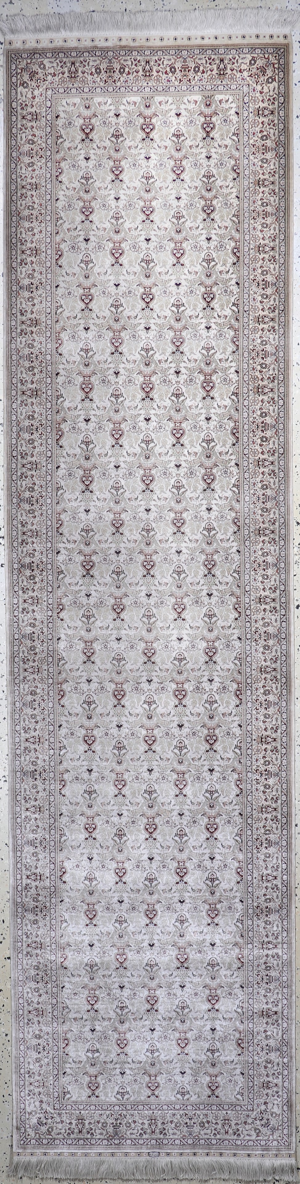 Hereke silk fine, China, late 20th century, pure natural: Hereke silk fine, China, late 20th century, pure natural silk, approx. 303 x 79 cm, approx. 1.0 million kn/sm, condition: 1-2. Rugs, Carpets & Flatweaves