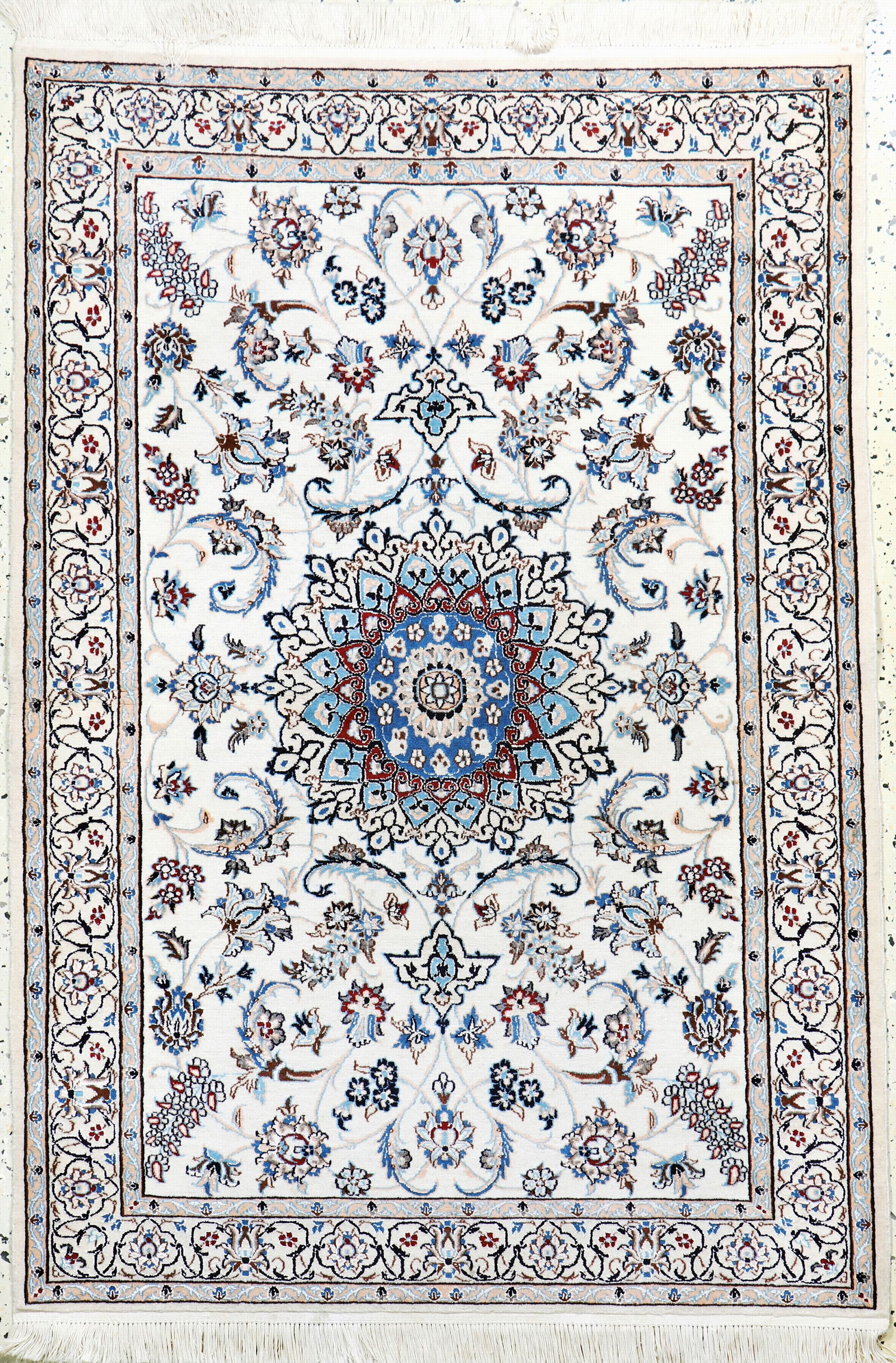 Nain fine, Persia, late 20th century, corkwoolwith silk: Nain fine, Persia, late 20th century, corkwoolwith silk, approx. 146 x 101 cm, approx. 640,000 Kn/sm, condition: 2. Rugs, Carpets & Flatweaves