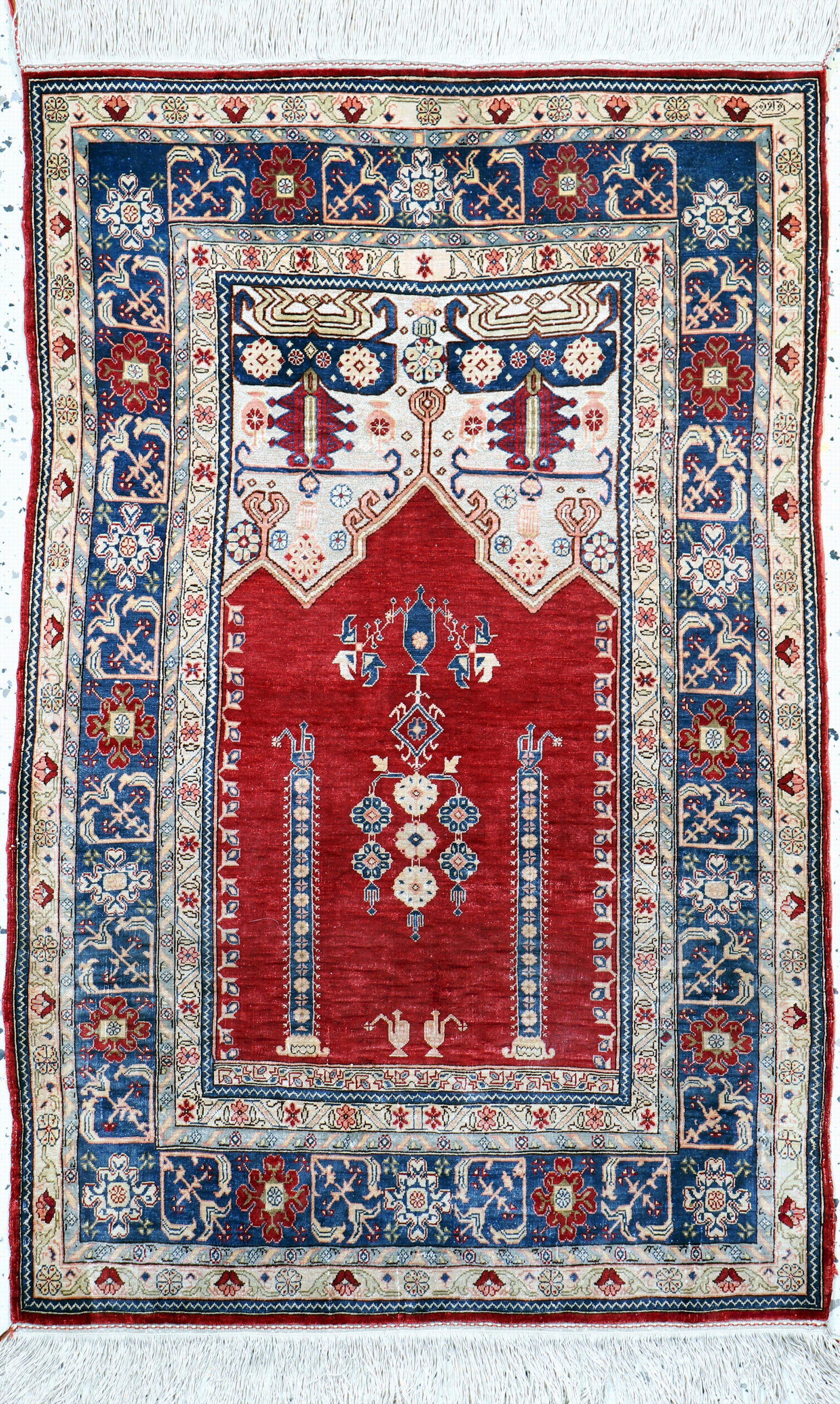 Hereke silk fine signed, Turkey, mid-20th century (1 of 6)